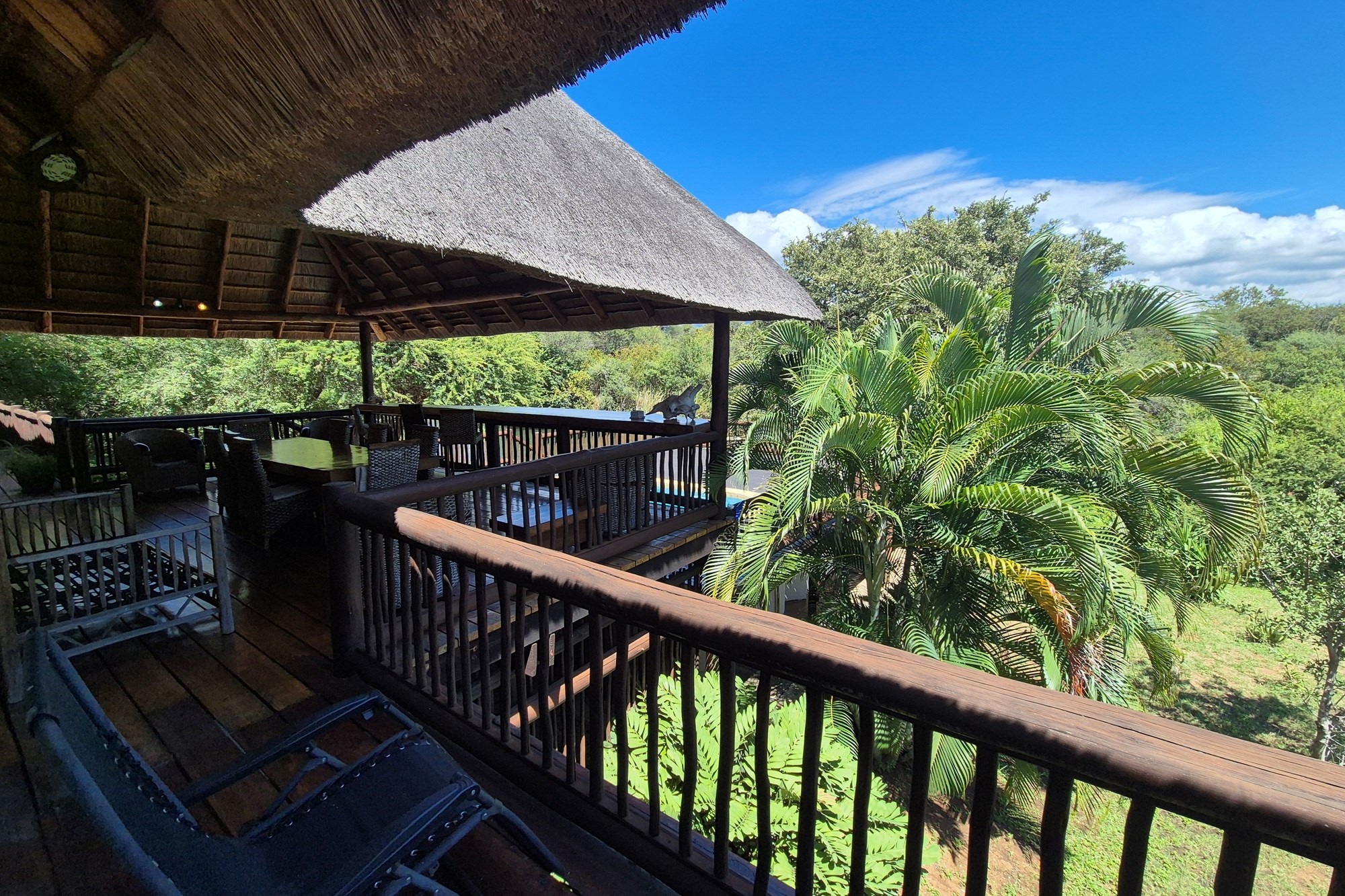 Luxurious Thatch Roof, Bushveld Home in Blyde Wildlife Estate, Hoedspruit. EXCELLENT VALUE