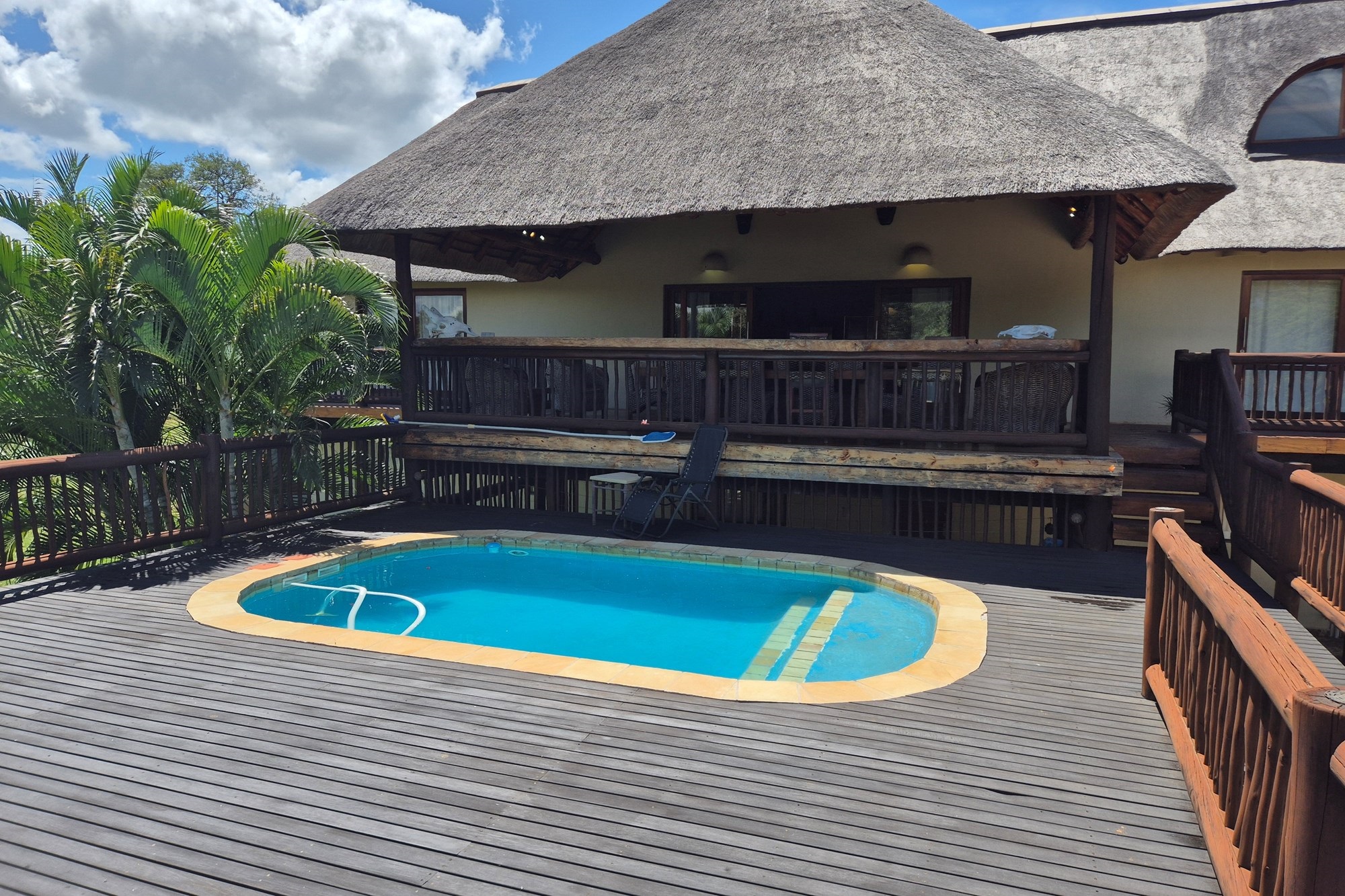 Luxurious Thatch Roof, Bushveld Home in Blyde Wildlife Estate, Hoedspruit. EXCELLENT VALUE