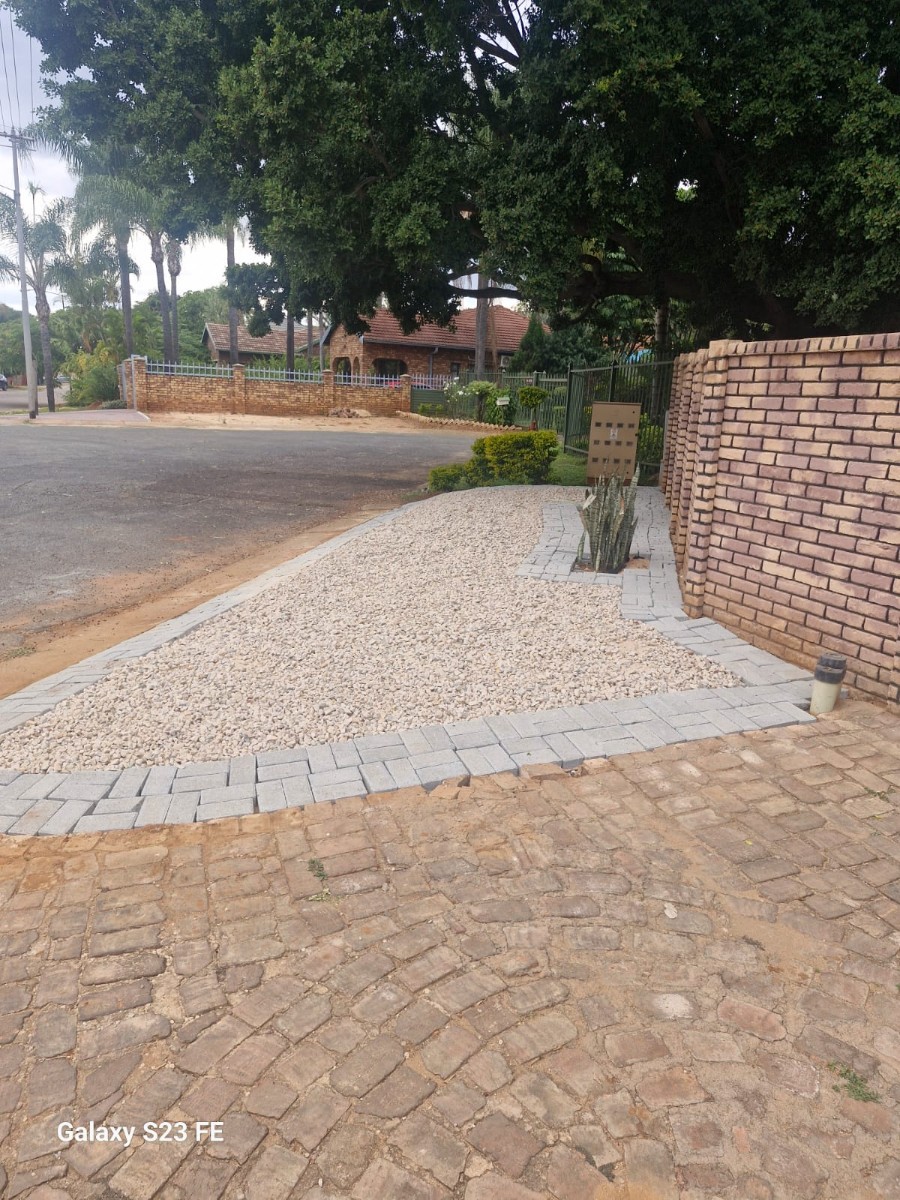 House For Sale in Florauna Pretoria