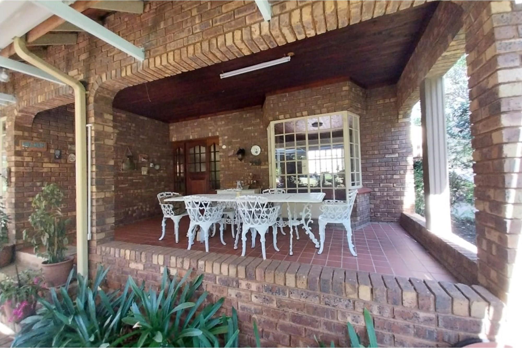 Small Holding for sale in Die Hoewes.