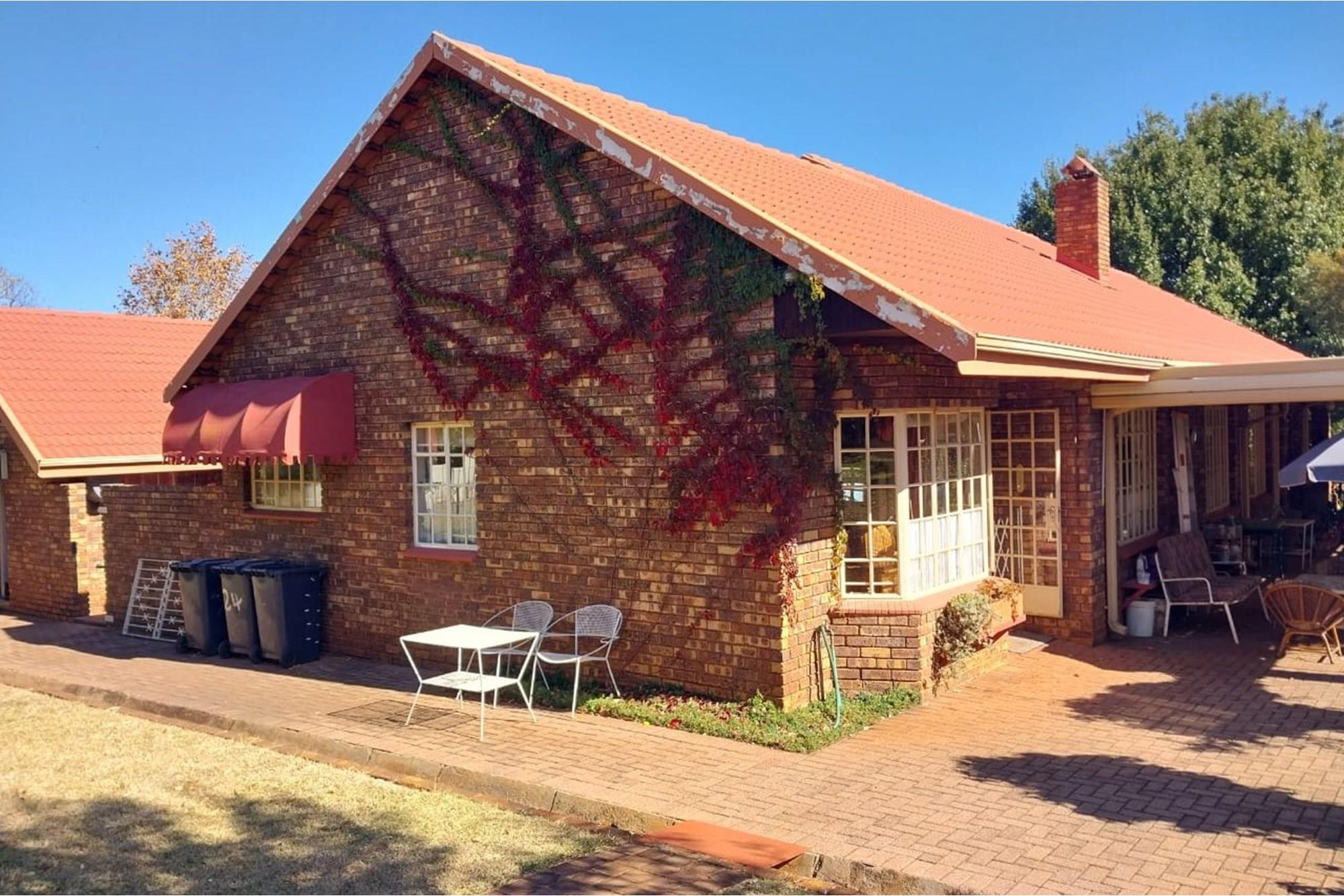 Small Holding for sale in Die Hoewes.