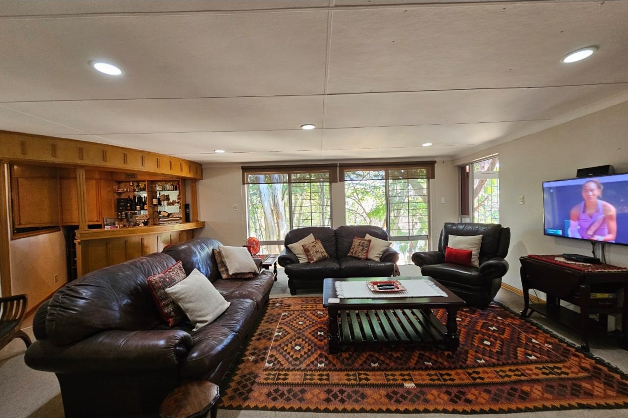 "Luxurious 3-Bed Home with Flat and Pool
