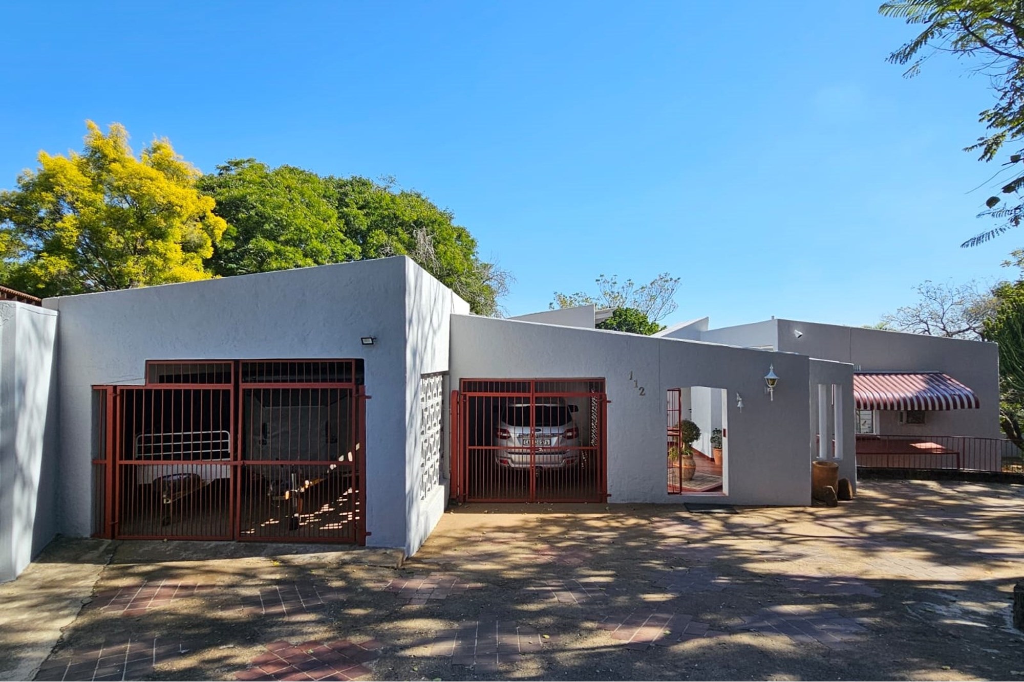 "Luxurious 3-Bed Home with Flat and Pool