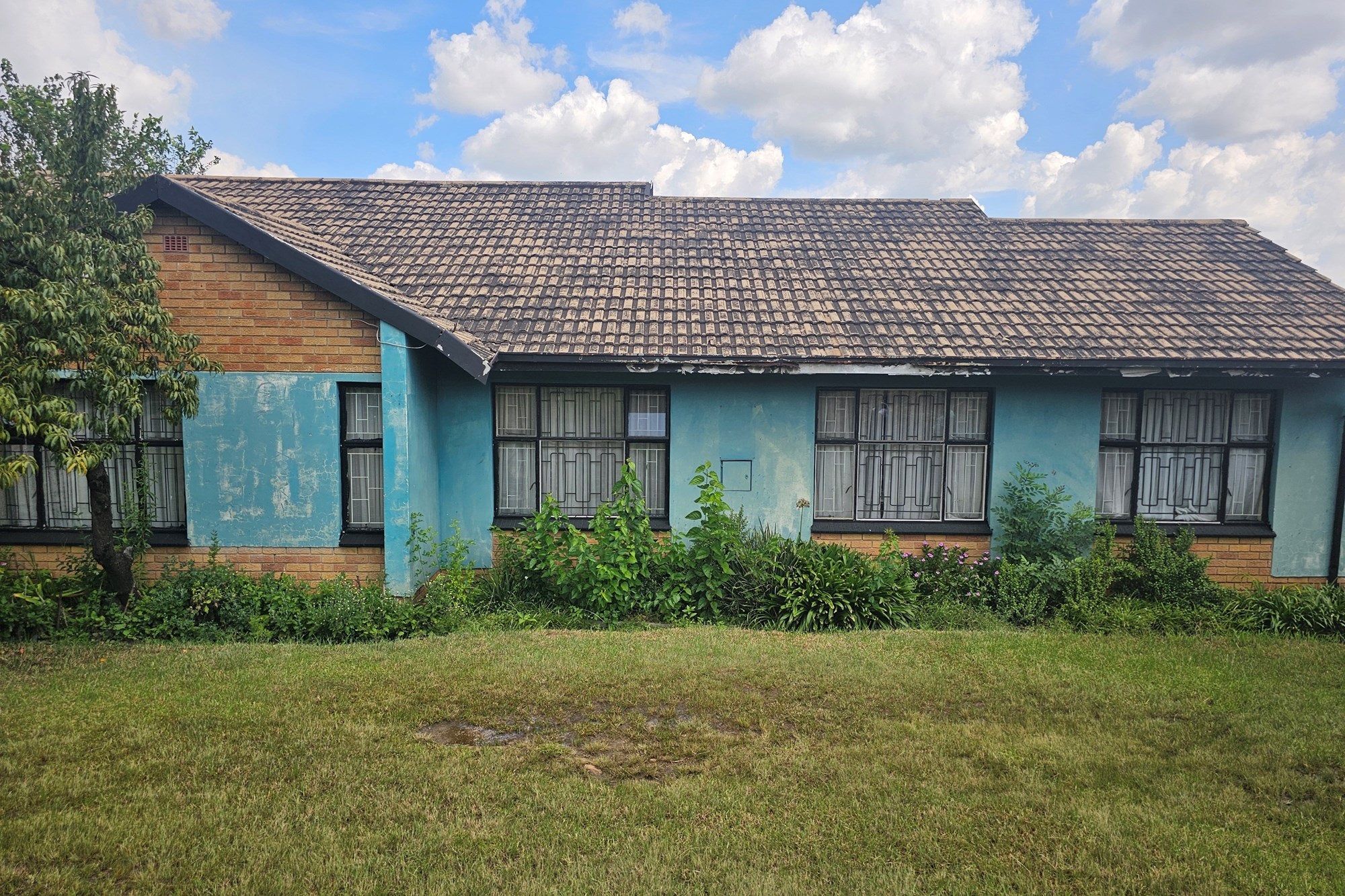 Great 3-Bedroom Home, Double Carport with potential - Ideal investment opportunity