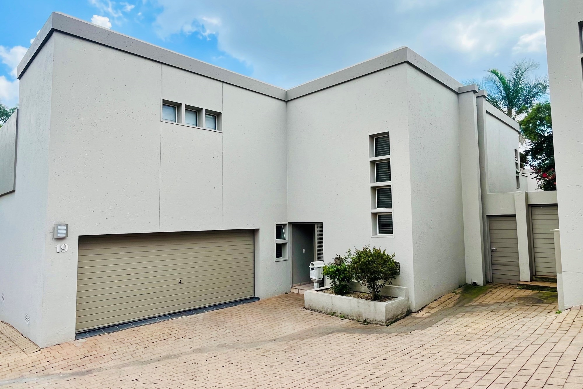 4 Bedroom Home in Woodmead For Sale