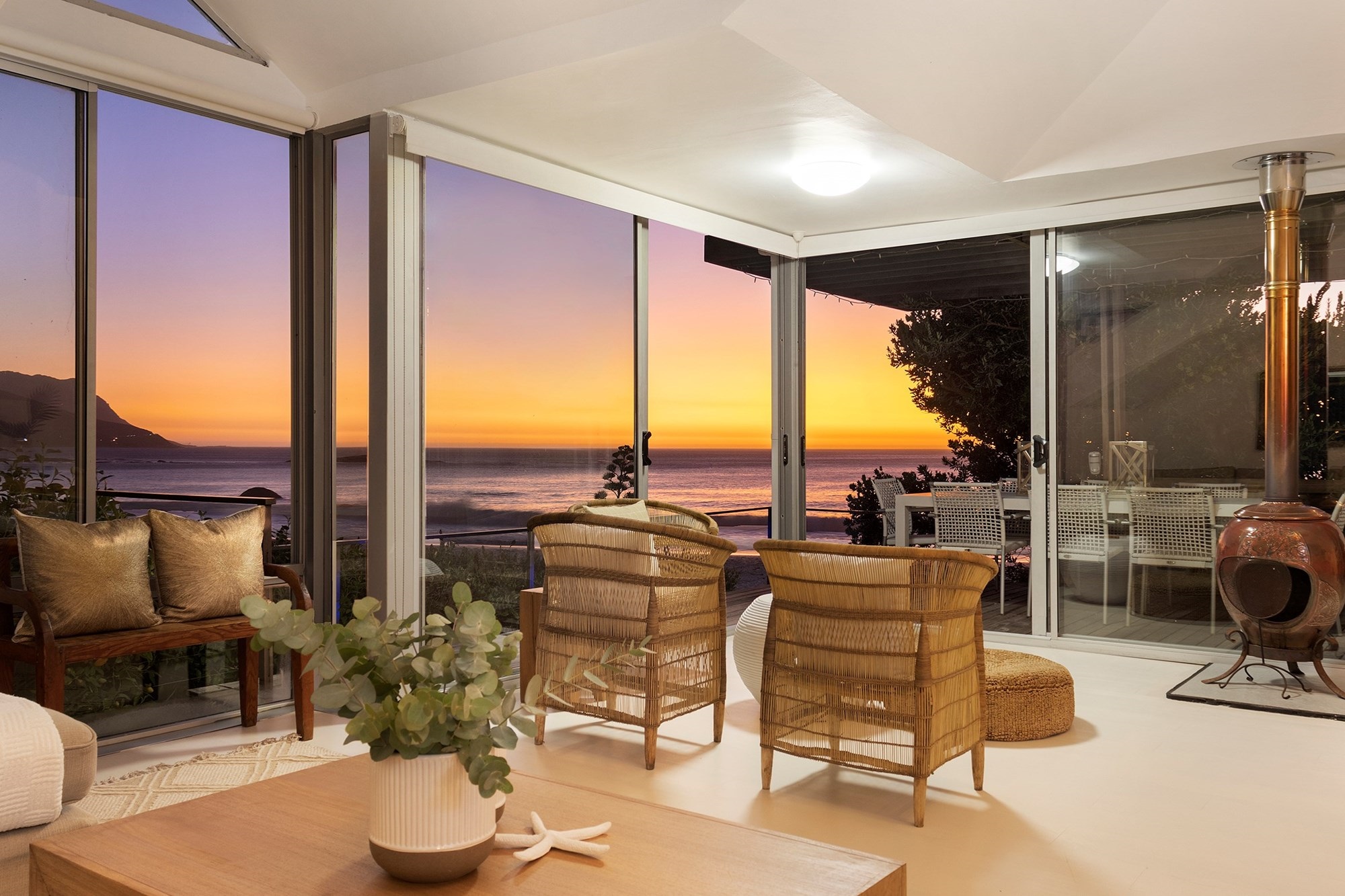 Glen beach 4 bedroom Beach bungalow-direct access