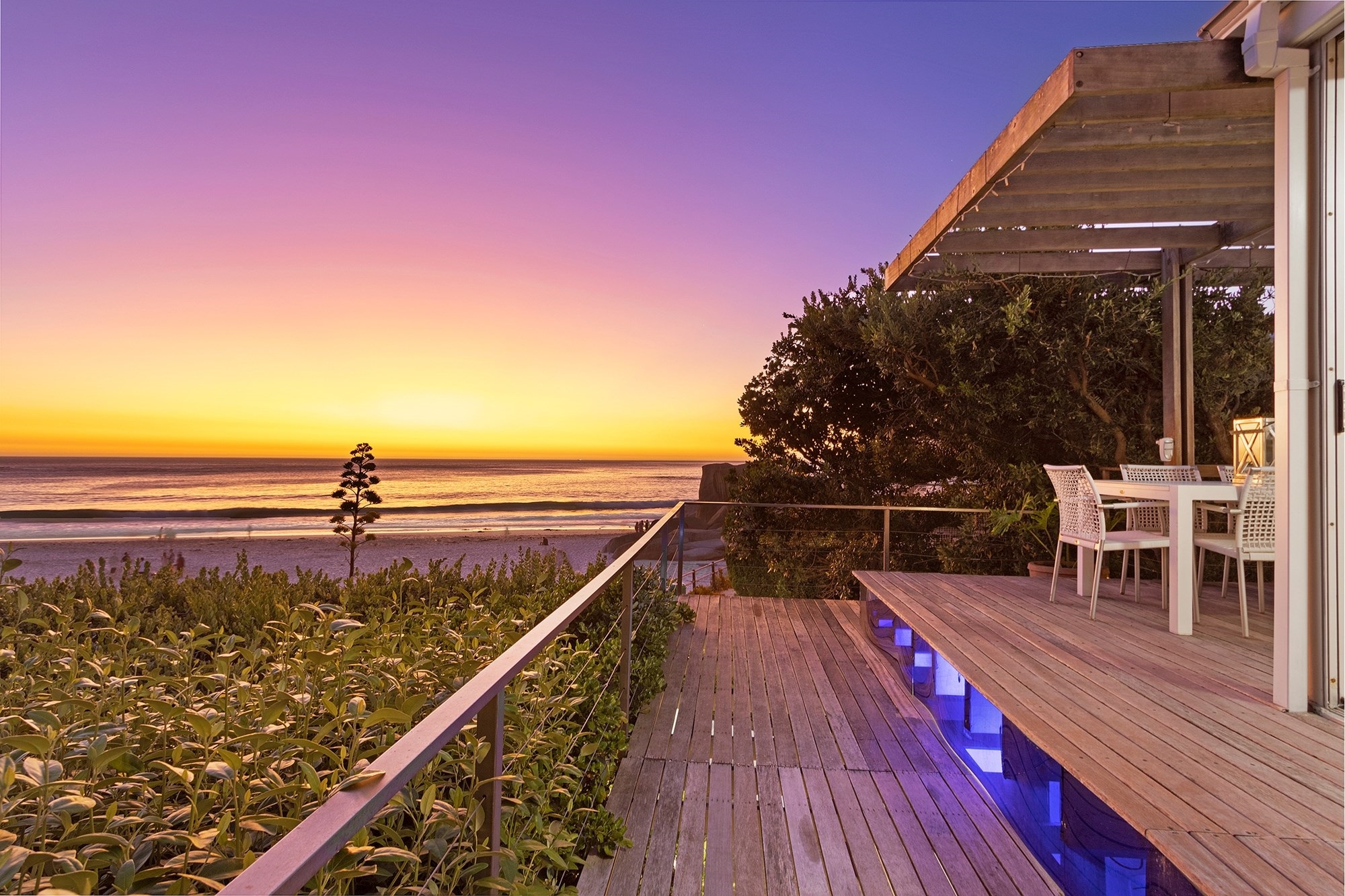Glen beach 4 bedroom Beach bungalow-direct access