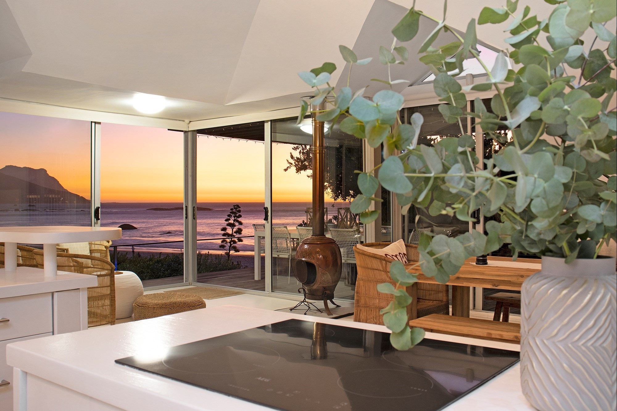 Glen beach 4 bedroom Beach bungalow-direct access