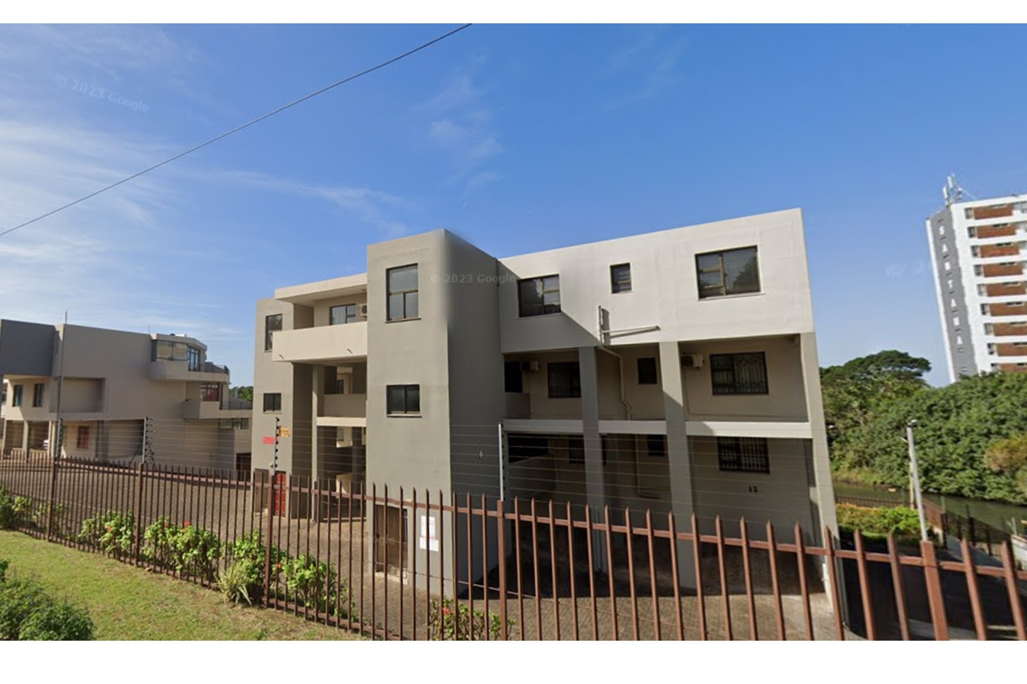 Luxury Living by the Lagoon - Your Seaside Sanctuary Awaits!