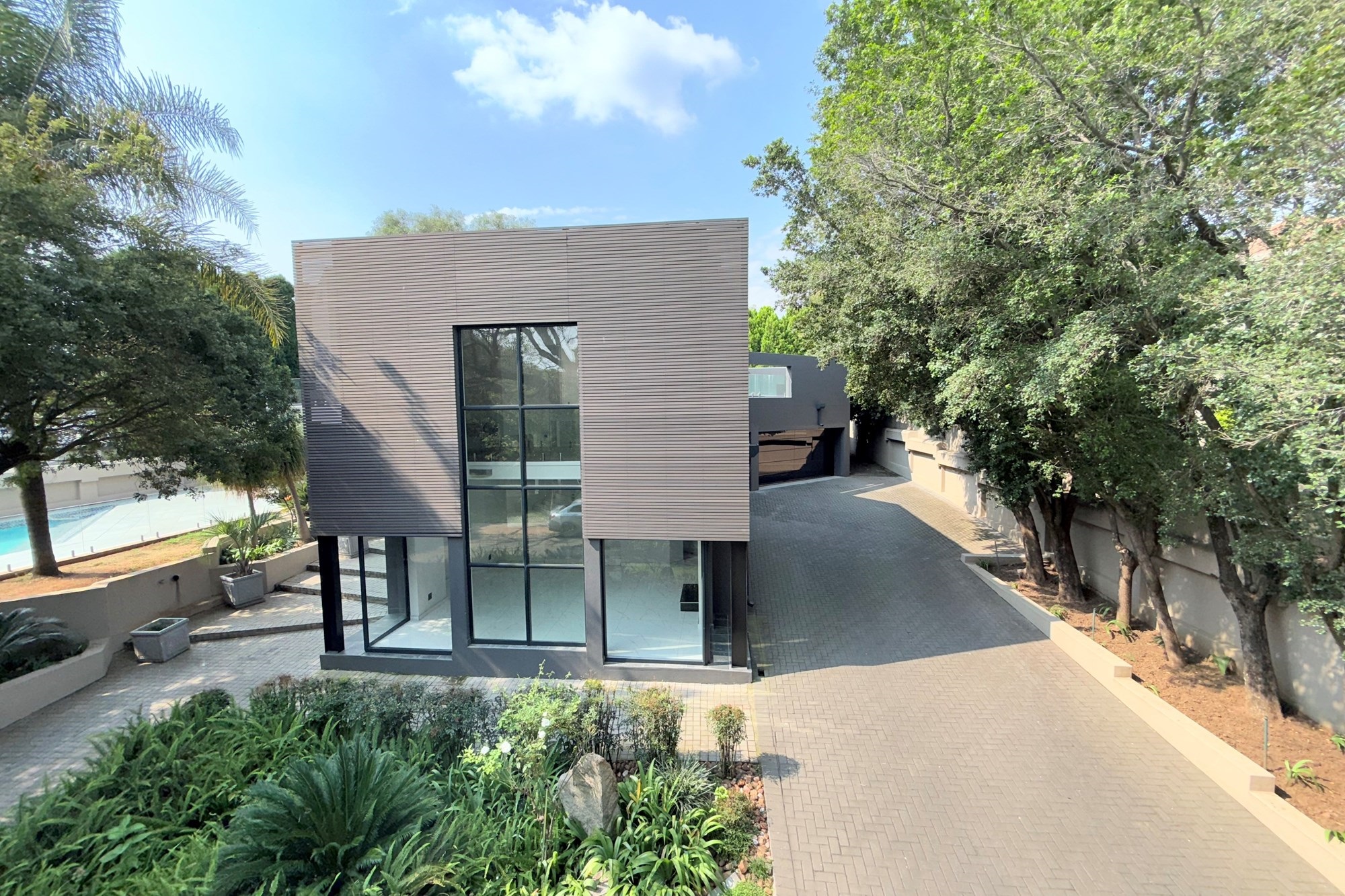 Exquisite Ultra Modern Luxury Living