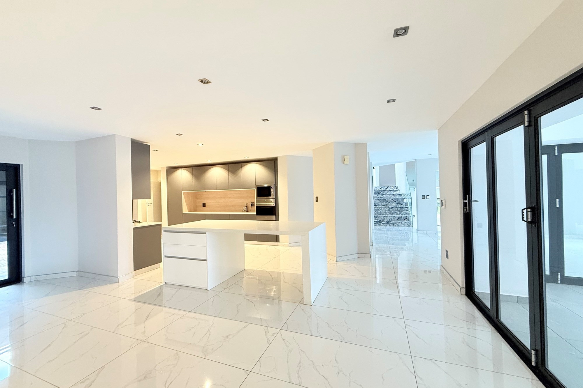 Exquisite Ultra Modern Luxury Living