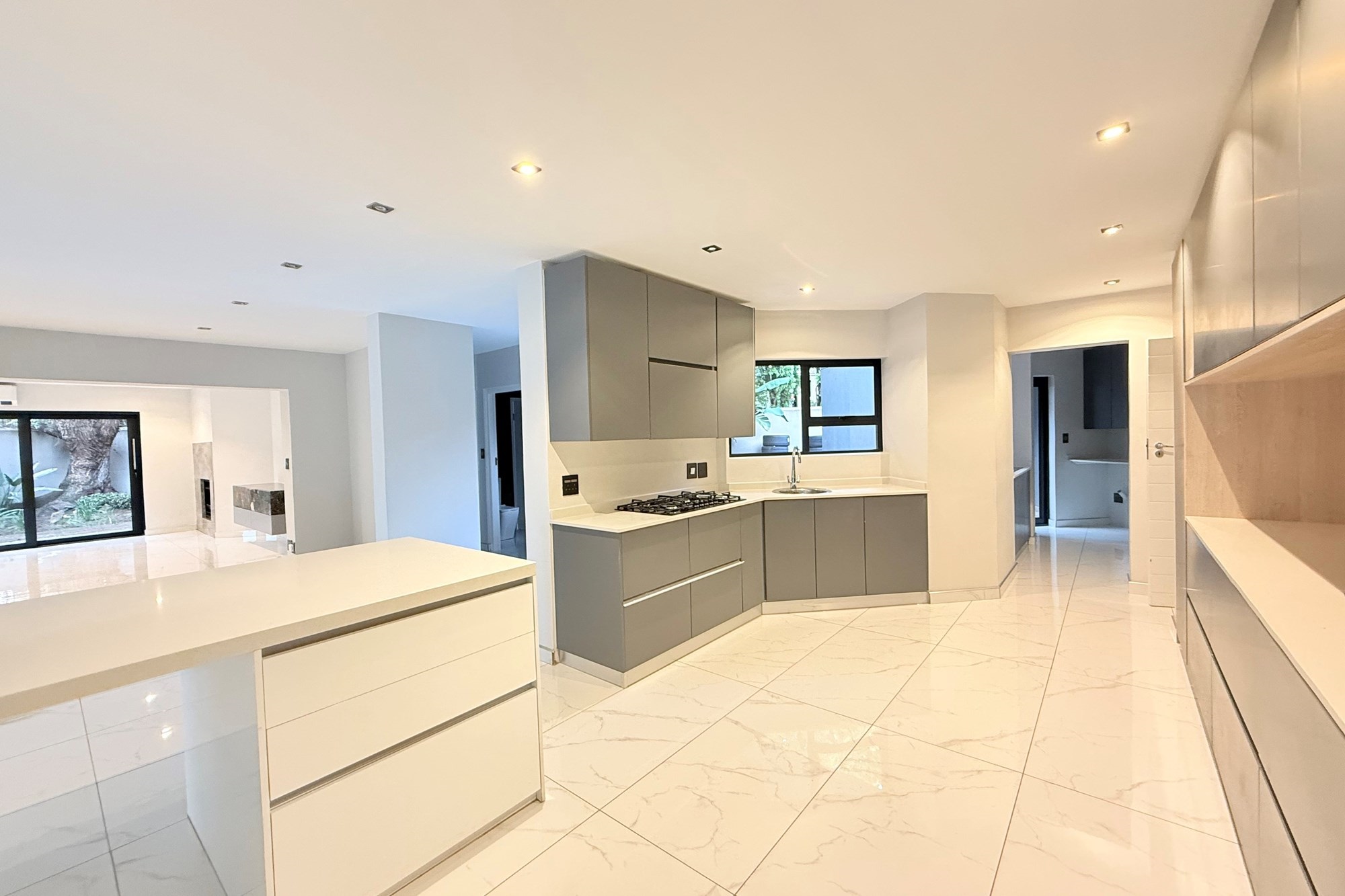 Exquisite Ultra Modern Luxury Living