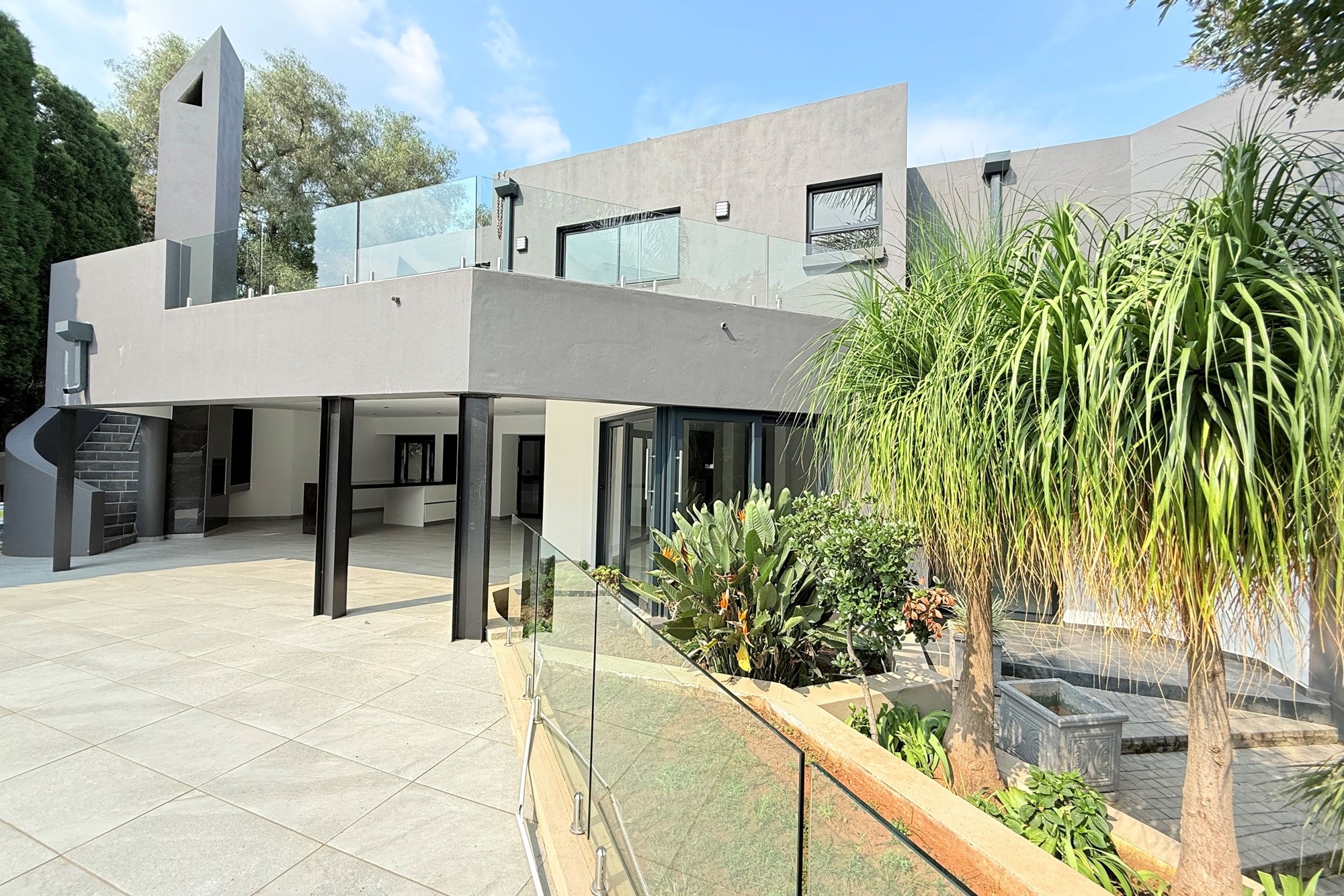 Exquisite Ultra Modern Luxury Living