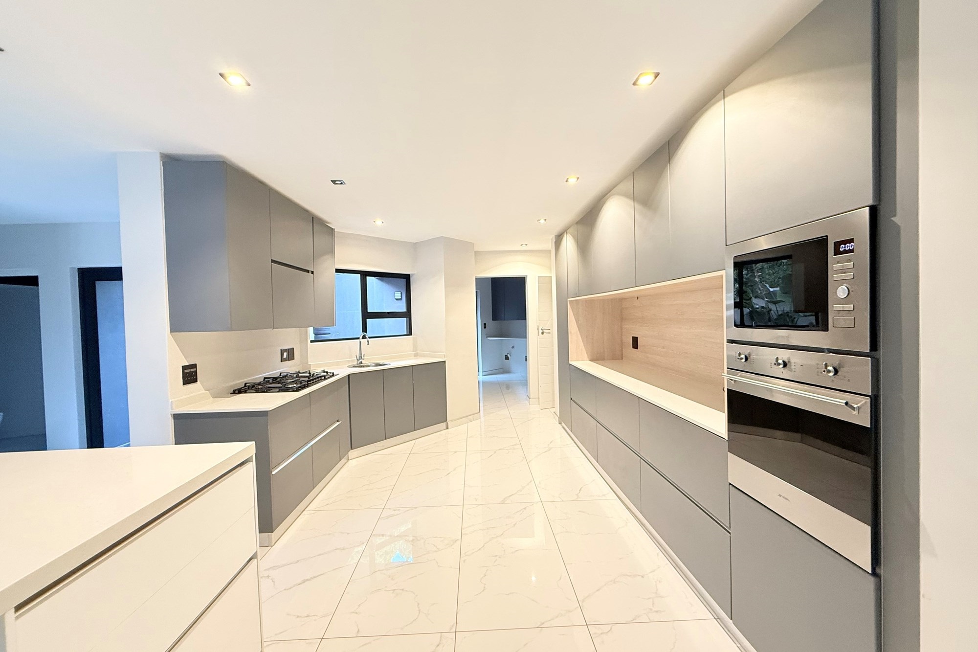 Exquisite Ultra Modern Luxury Living