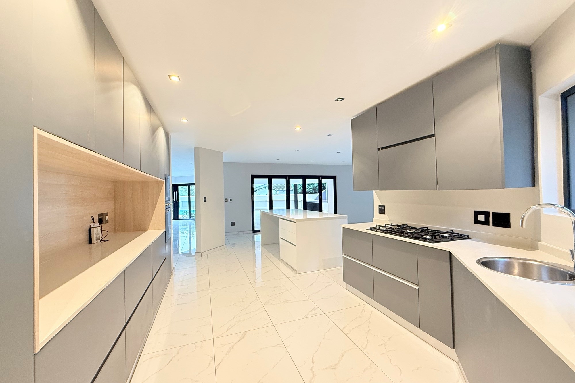 Exquisite Ultra Modern Luxury Living