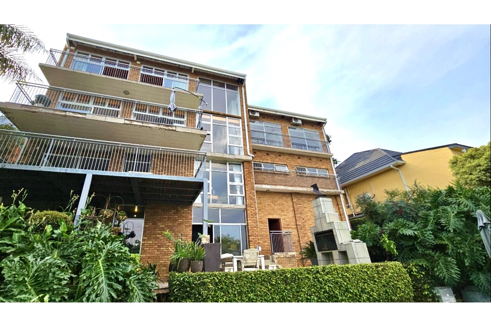 Experience unparalleled luxury in this stunning panoramic 4-storey retreat,situated in Kosmos!