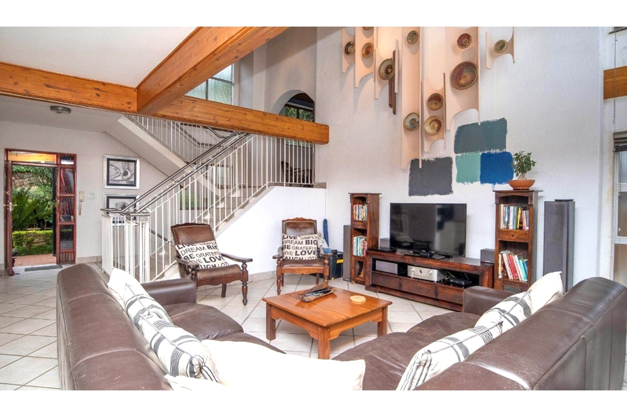 Experience unparalleled luxury in this stunning panoramic 4-storey retreat,situated in Kosmos!