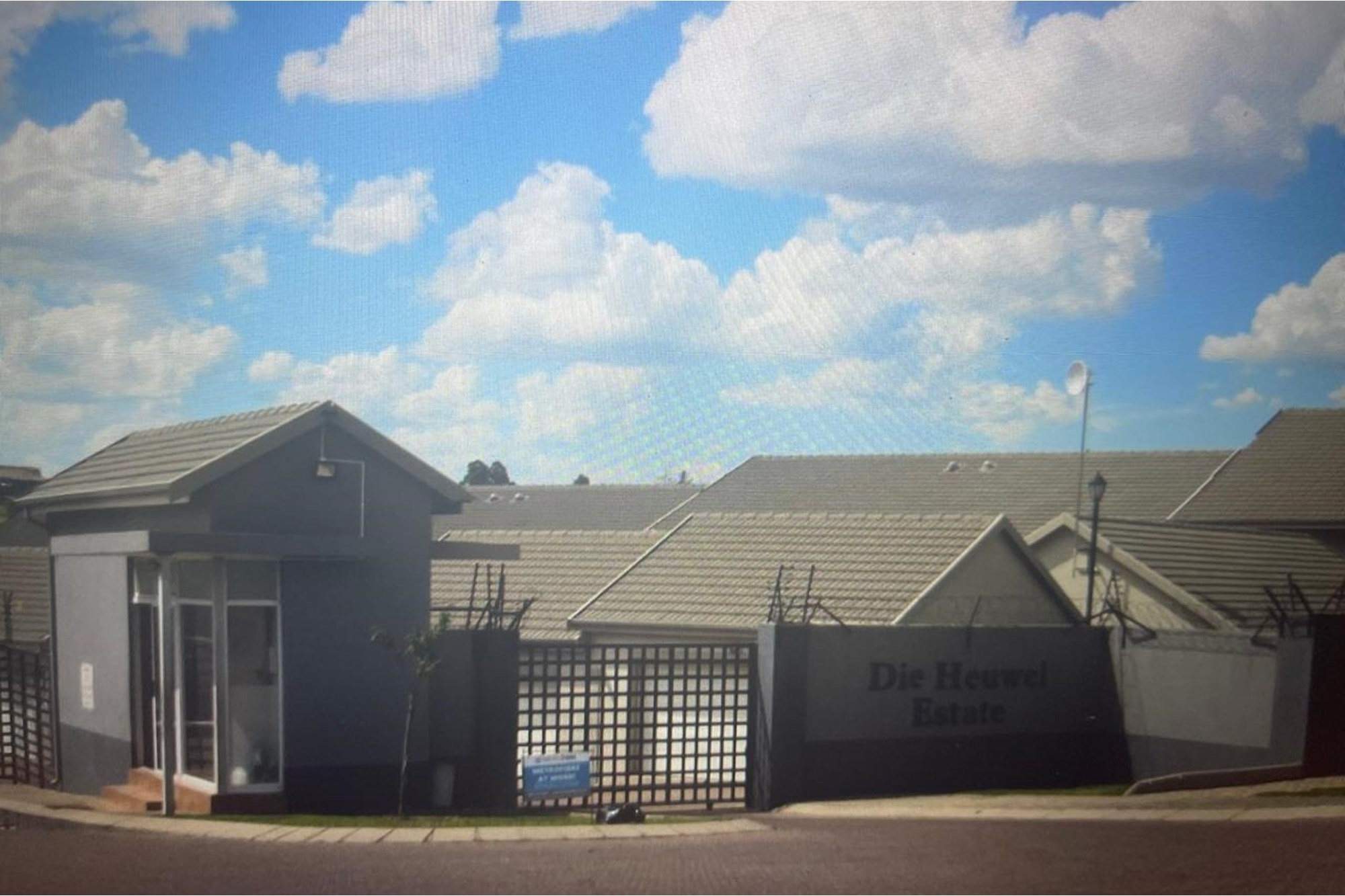 Cosy 3 Bedroom Townhouse in Die Heuwel Estate