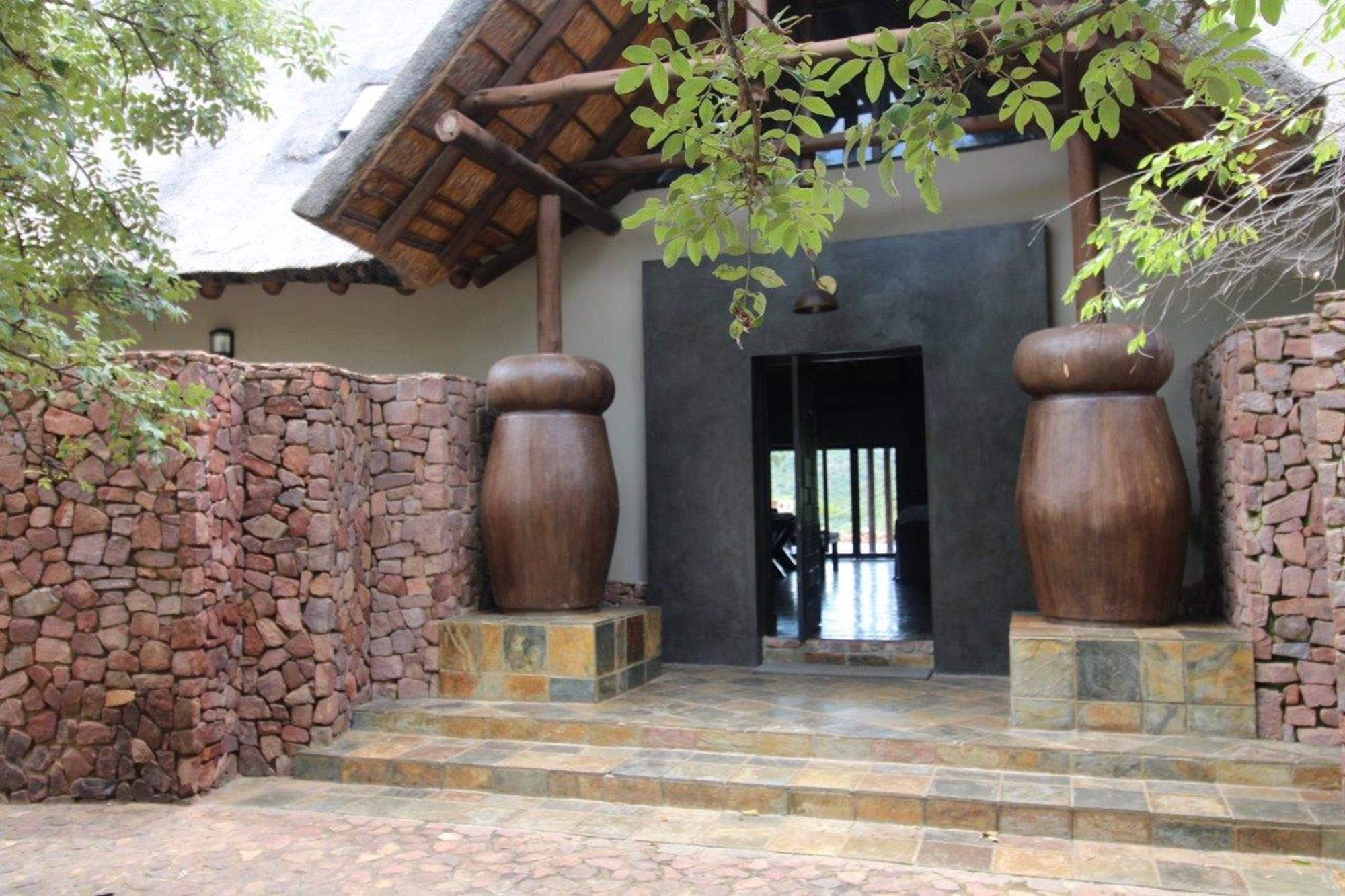 Intaba-Indle - South Africa - Six bedroom thatch lodge in private game reserve