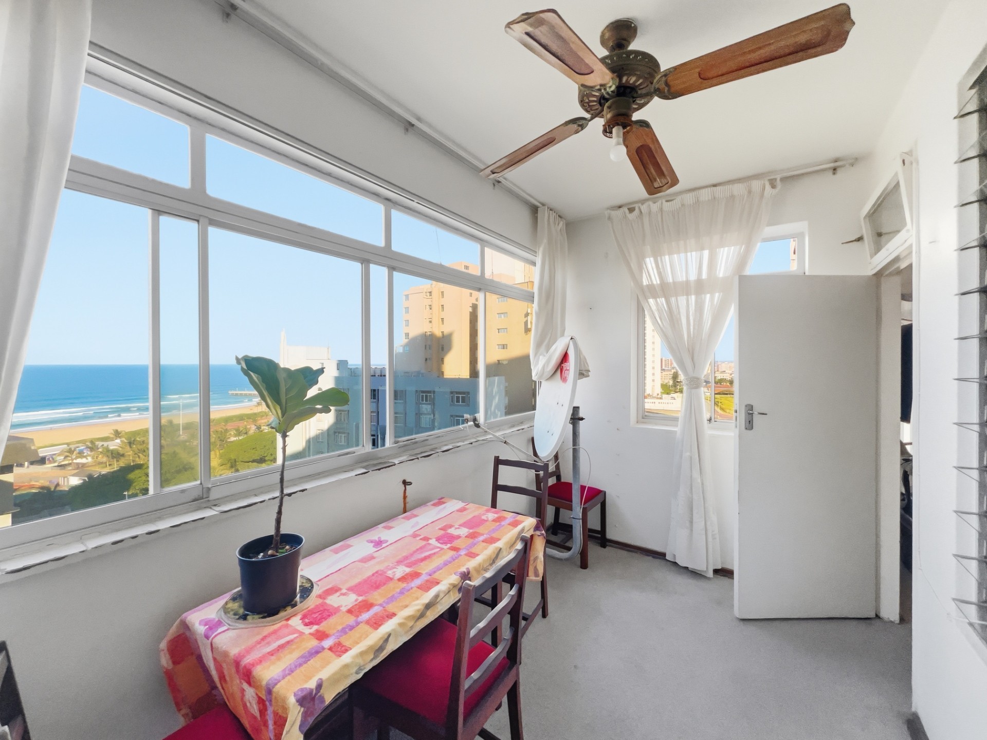 Seaside Bliss: 2.5-Bed North Beach Spacious Apartment