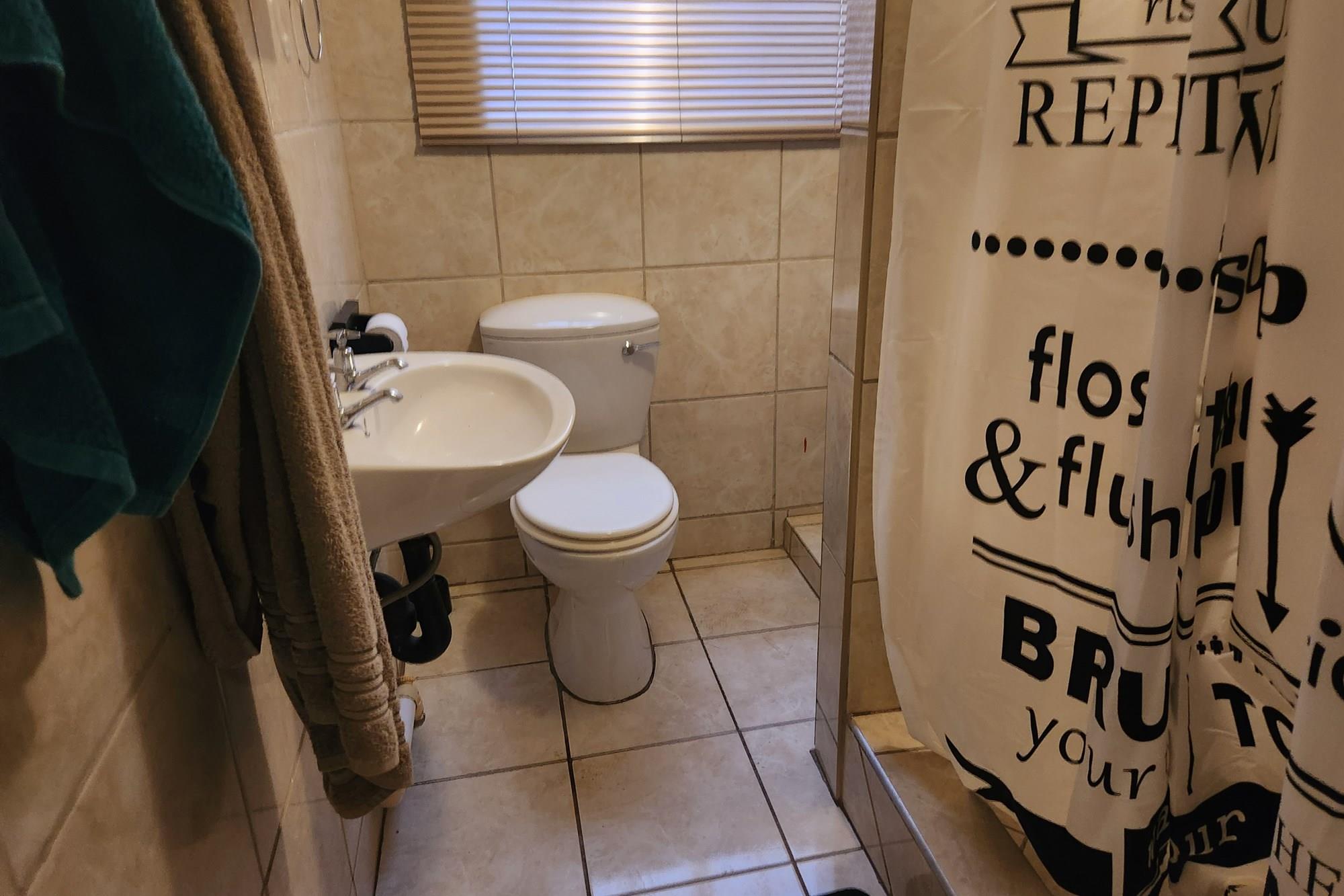 Cozy Ground Floor Apartment with Private Garden in Delarey, Roodepoort
