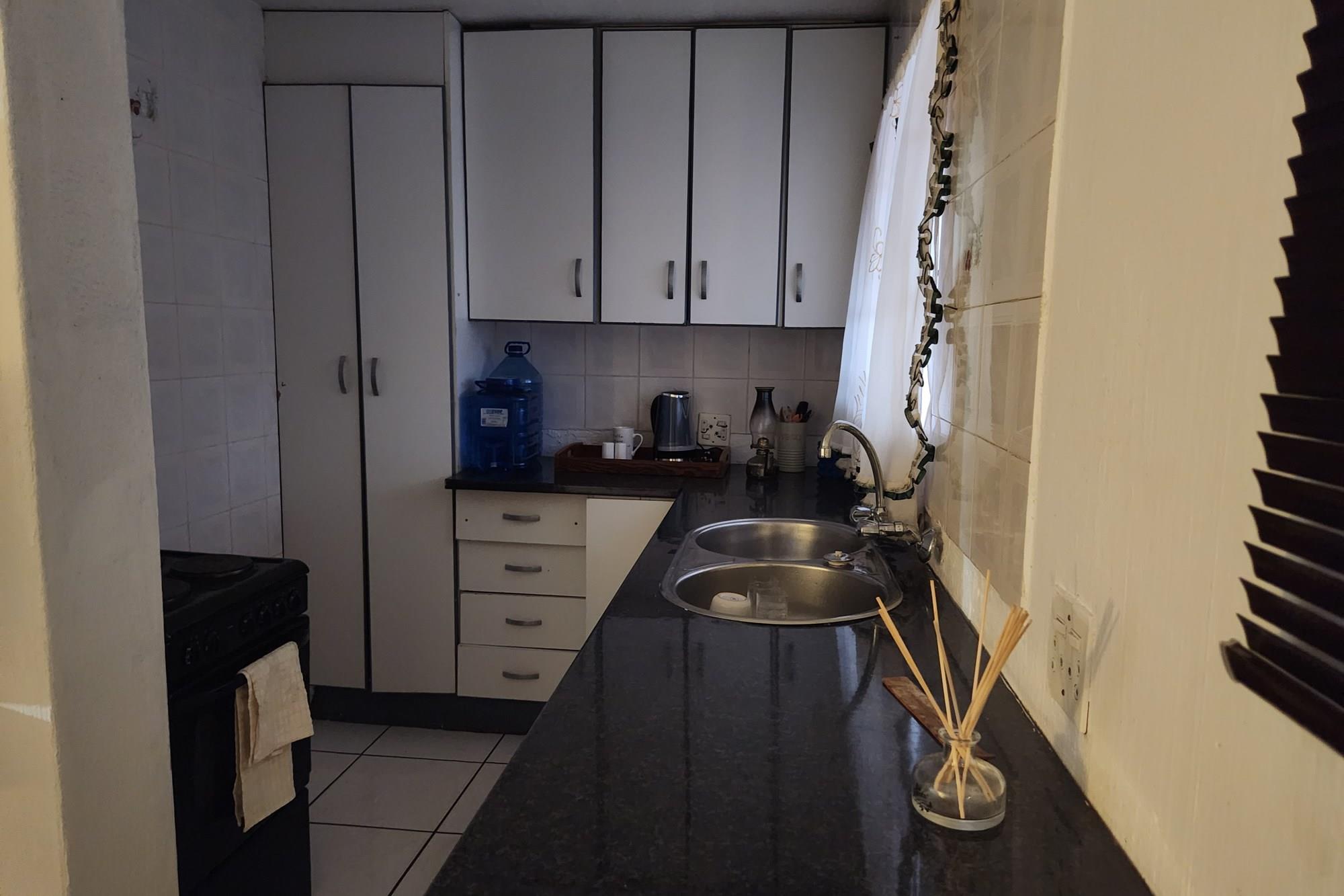 Cozy Ground Floor Apartment with Private Garden in Delarey, Roodepoort