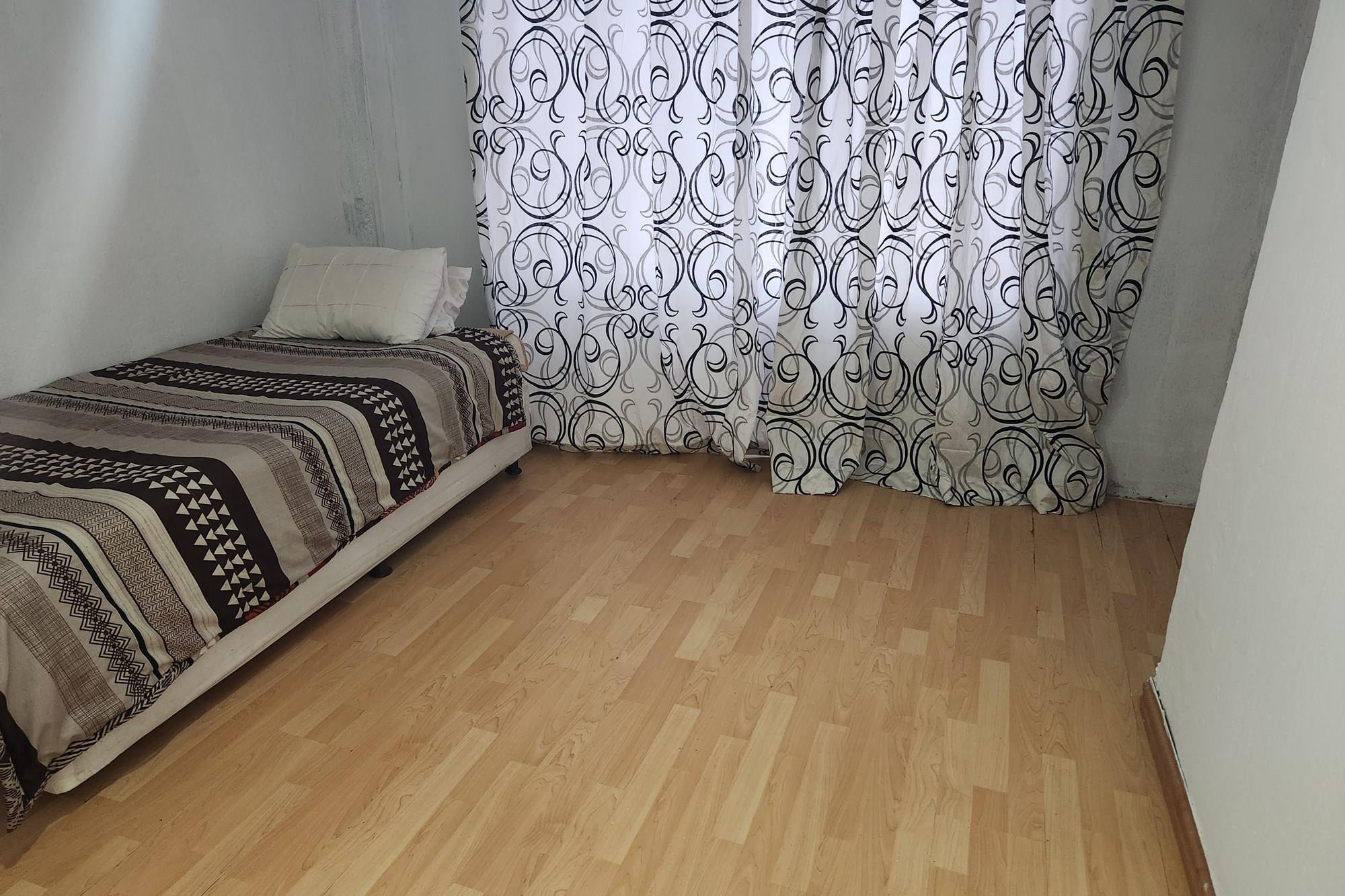 Cozy Ground Floor Apartment with Private Garden in Delarey, Roodepoort