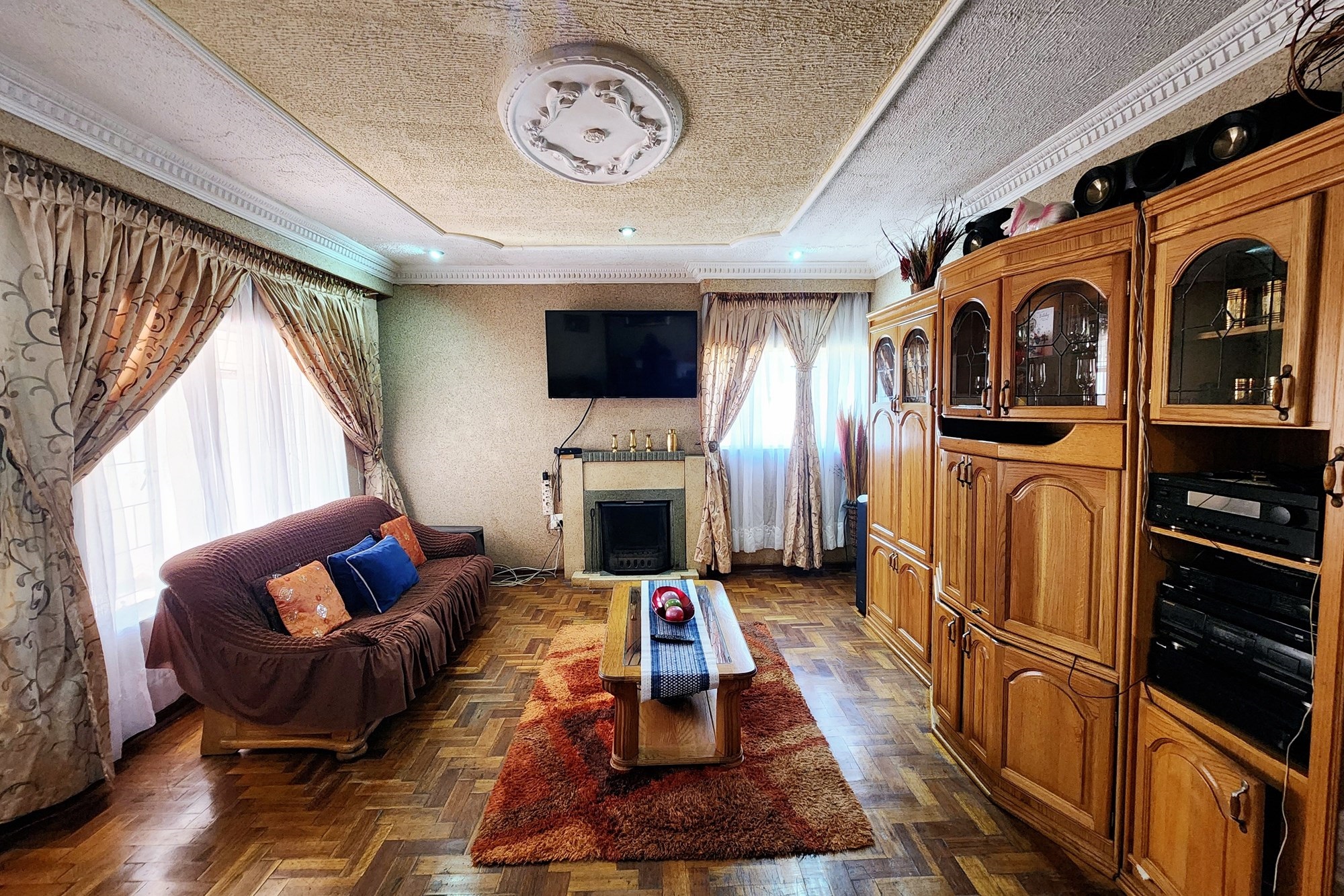 Luxury 4 bedroom Family House with Lapa, Pool and close to schools for sale