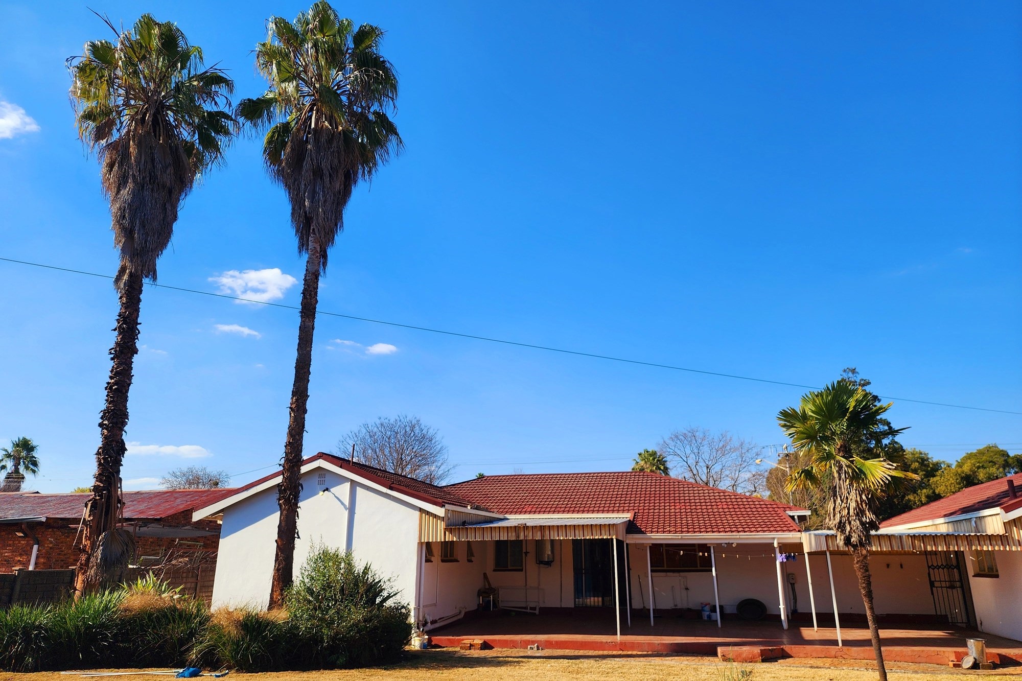 Luxury 4 bedroom Family House with Lapa, Pool and close to schools for sale