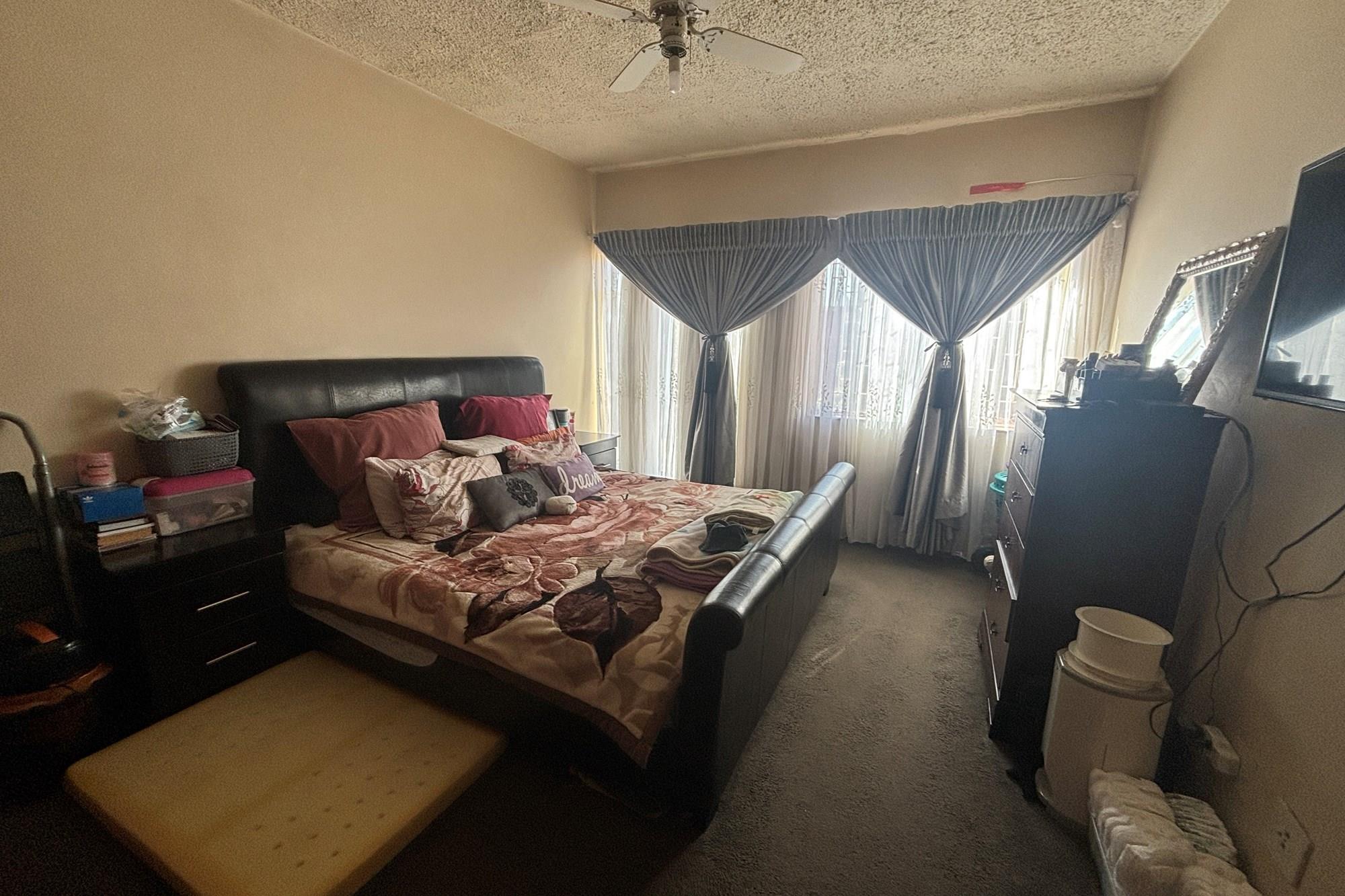 Lovely 2-Bedroom Flat with Modern Features
