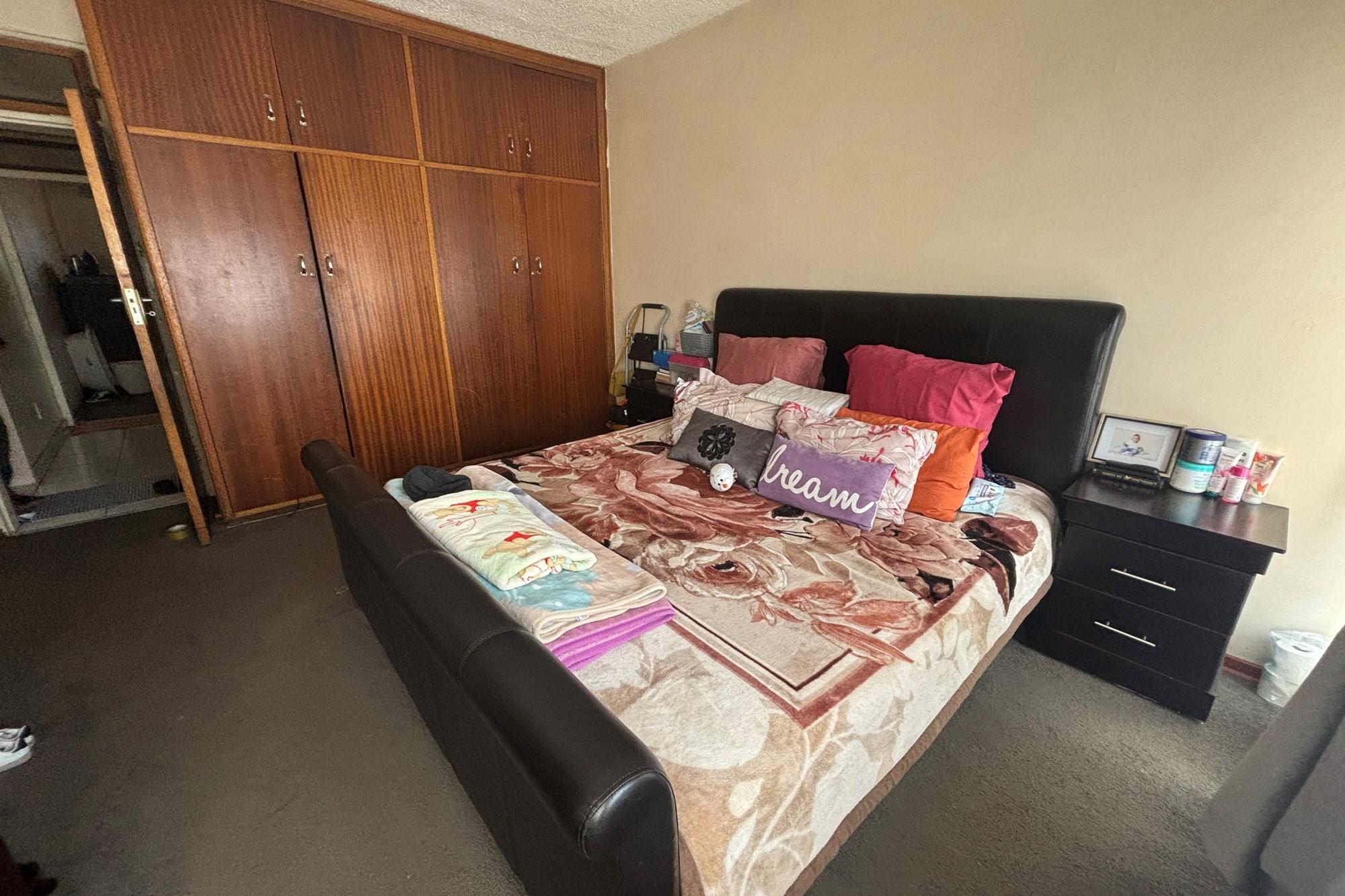 Lovely 2-Bedroom Flat with Modern Features