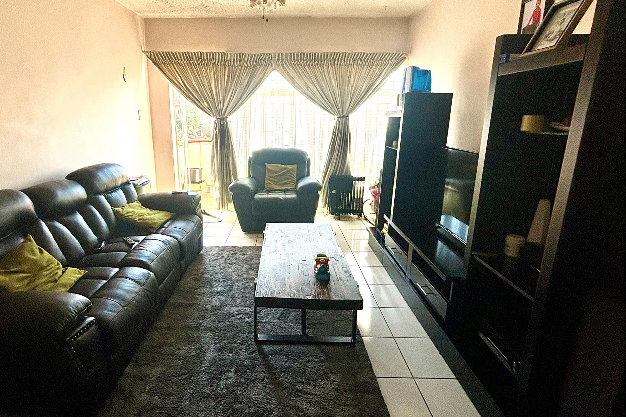 Lovely 2-Bedroom Flat with Modern Features