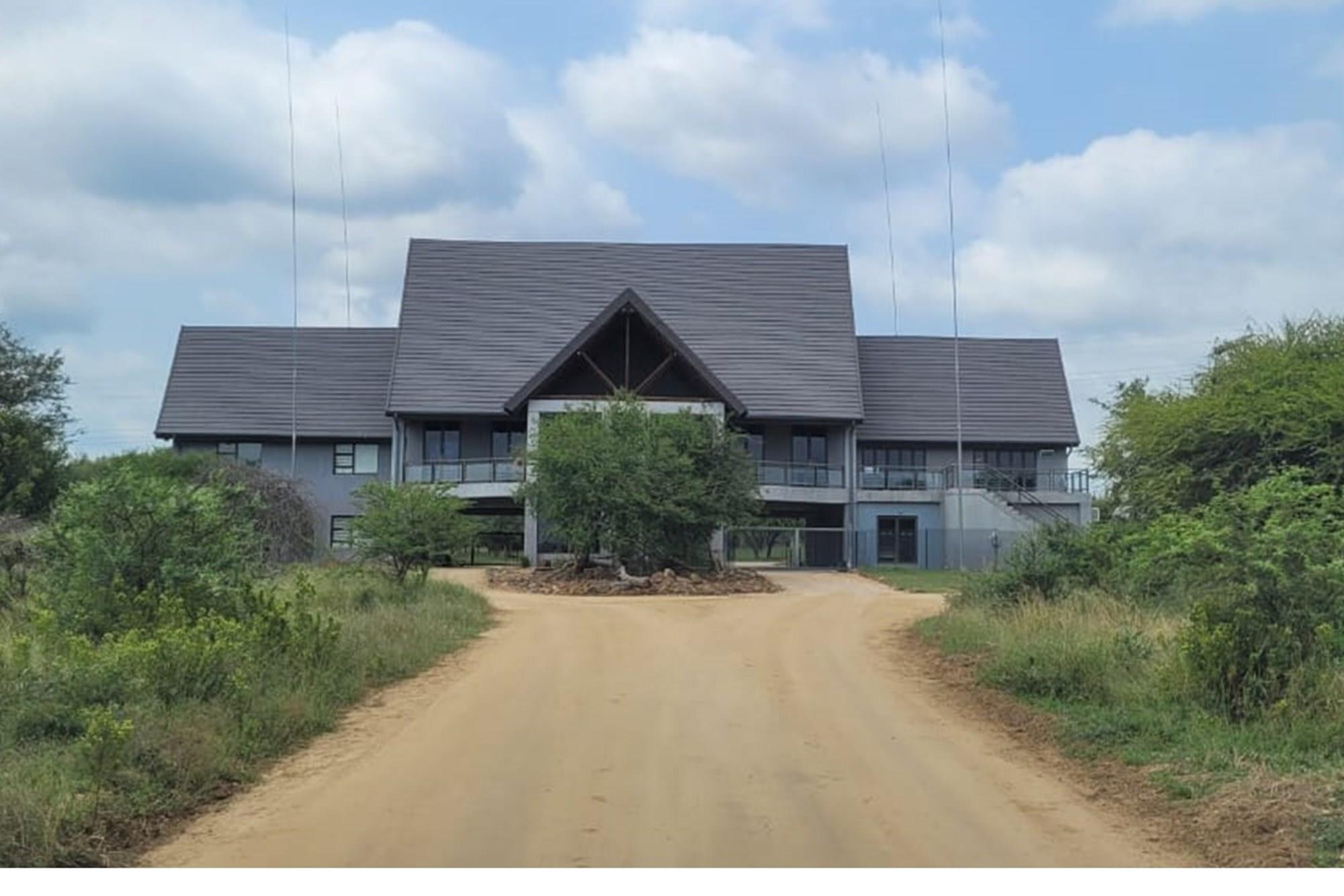 Southern stand in lower Moditlo Wildlife Estate - Moria Farm, no noise, Big 4 and watering spots.