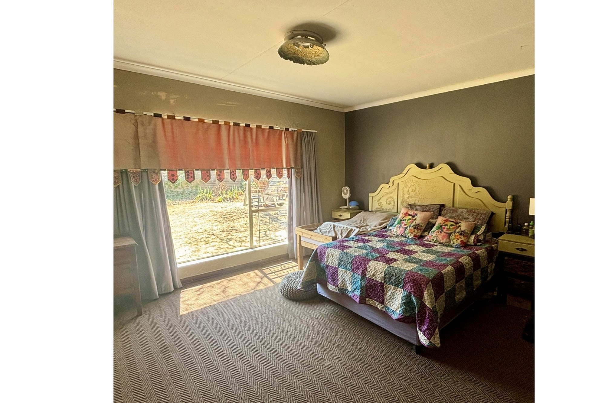 Modern 4-Bedroom Oasis with Spacious Garden, Ample Parking