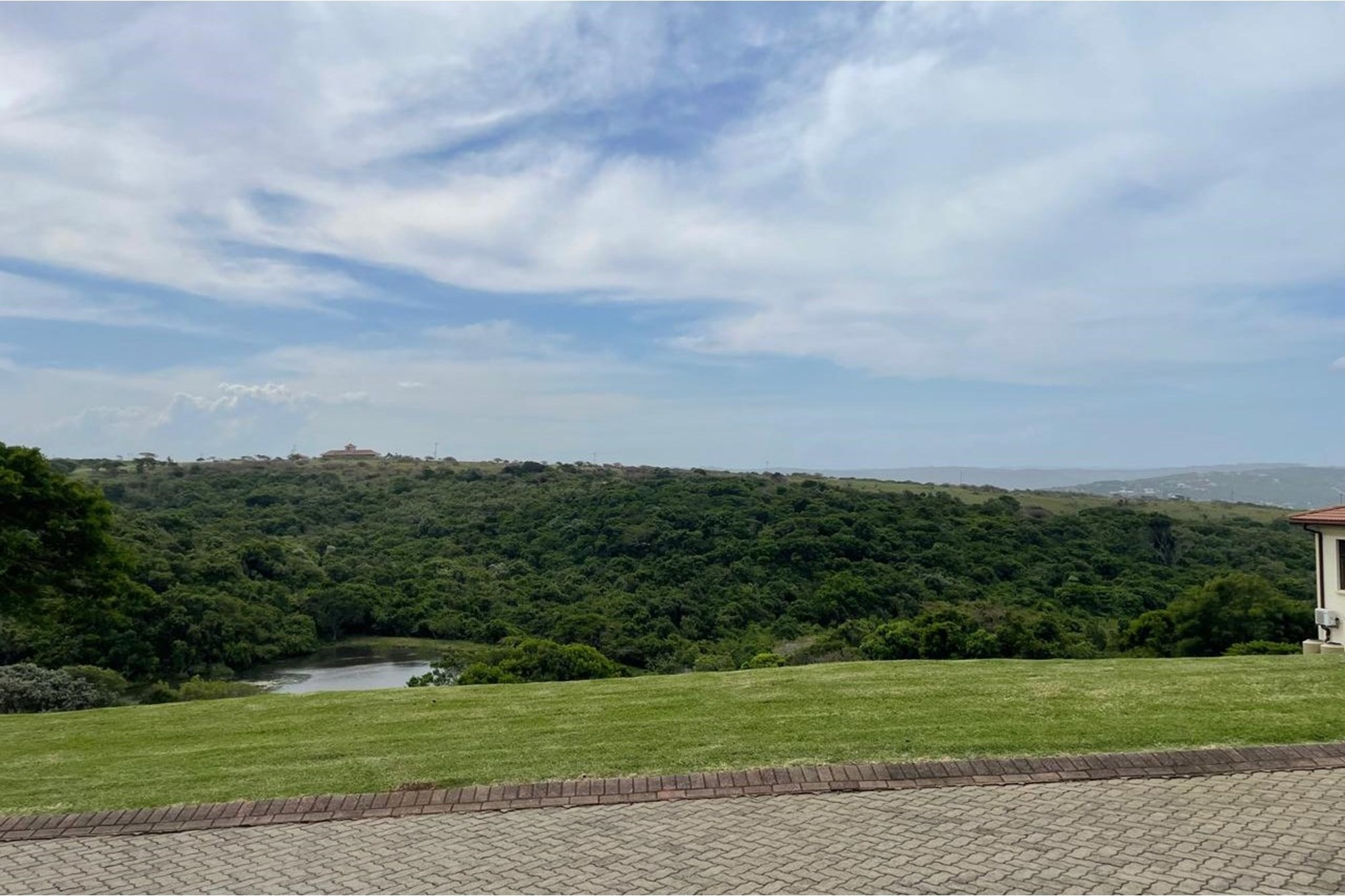 1000m² Plot at Khamanga Bay - Serene Country Coastal Living