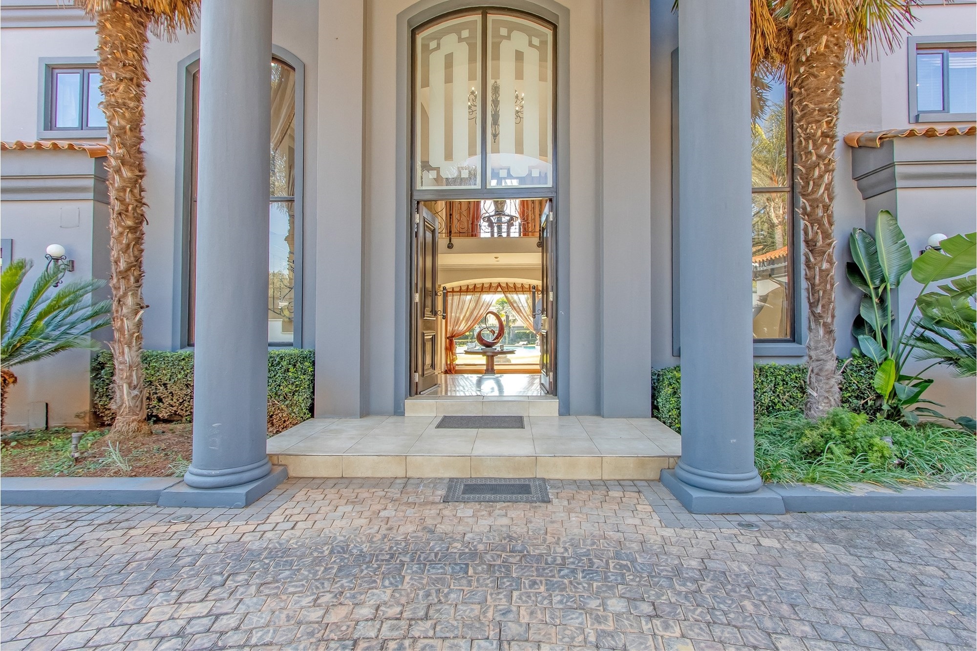 House for sale in Bedfordview, 903 m²