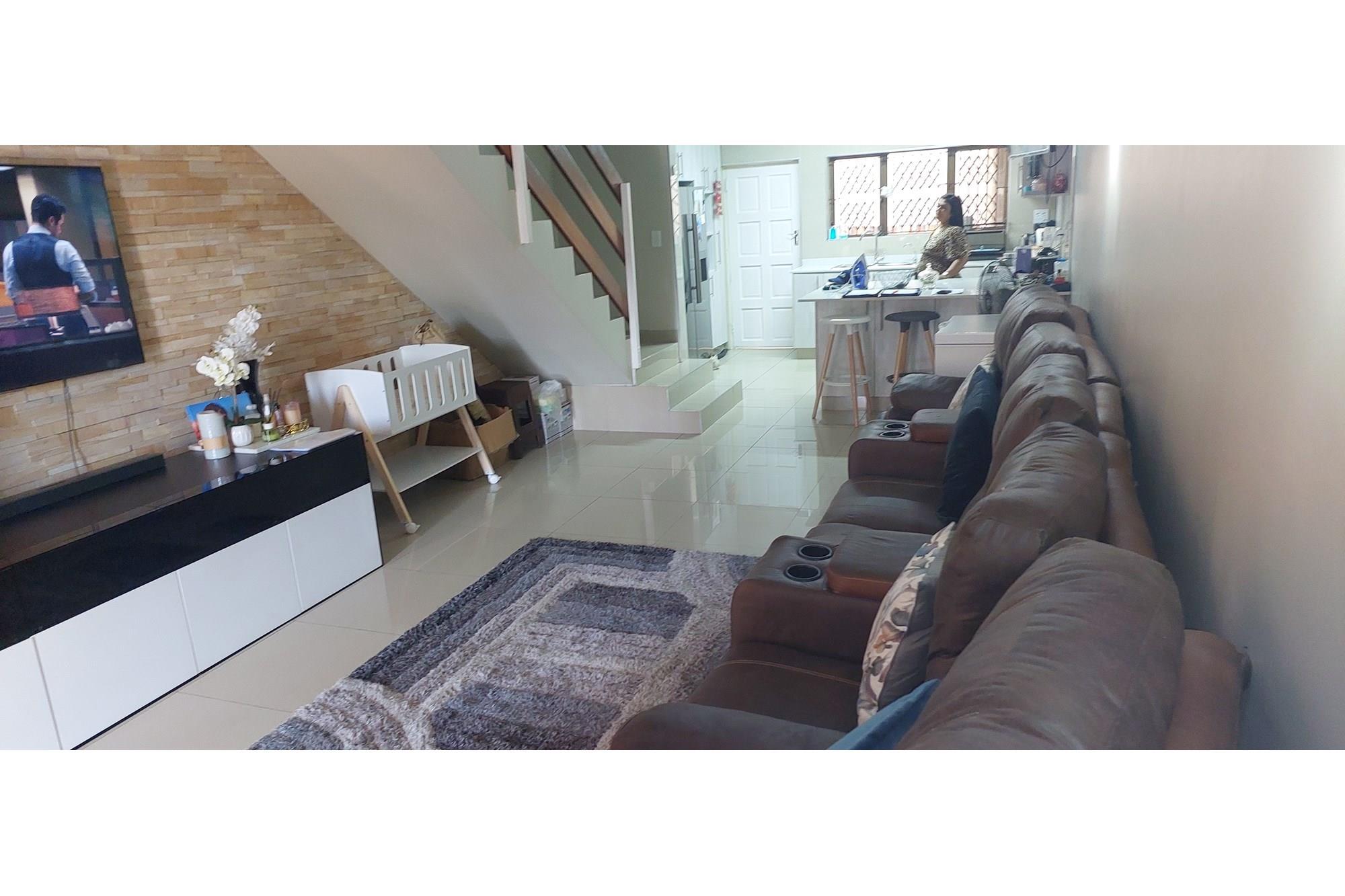 Masterfully Renovated Complex In Morningside