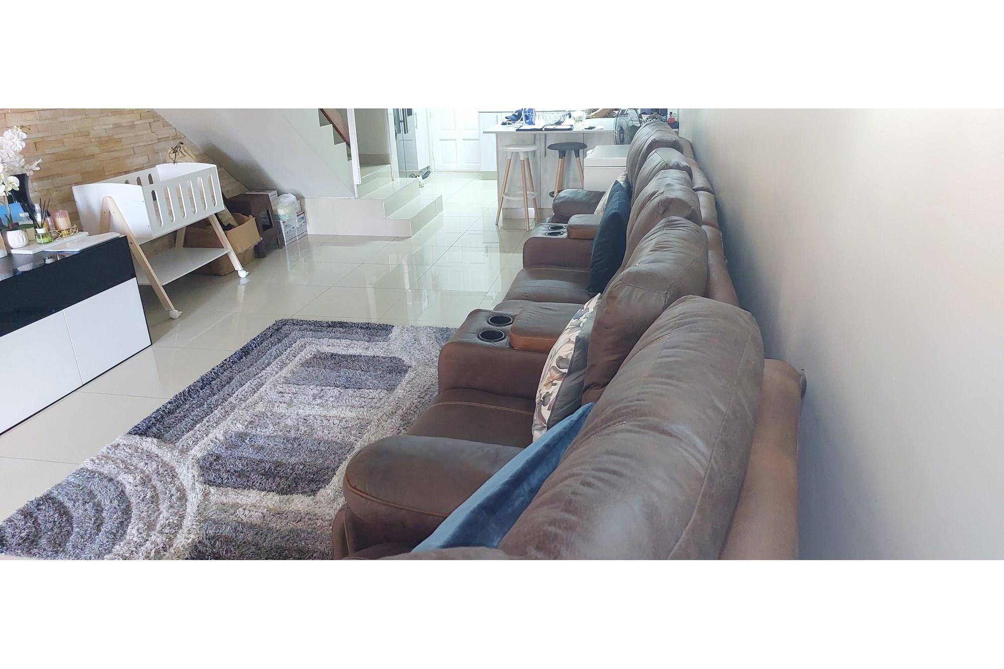 Masterfully Renovated Complex In Morningside
