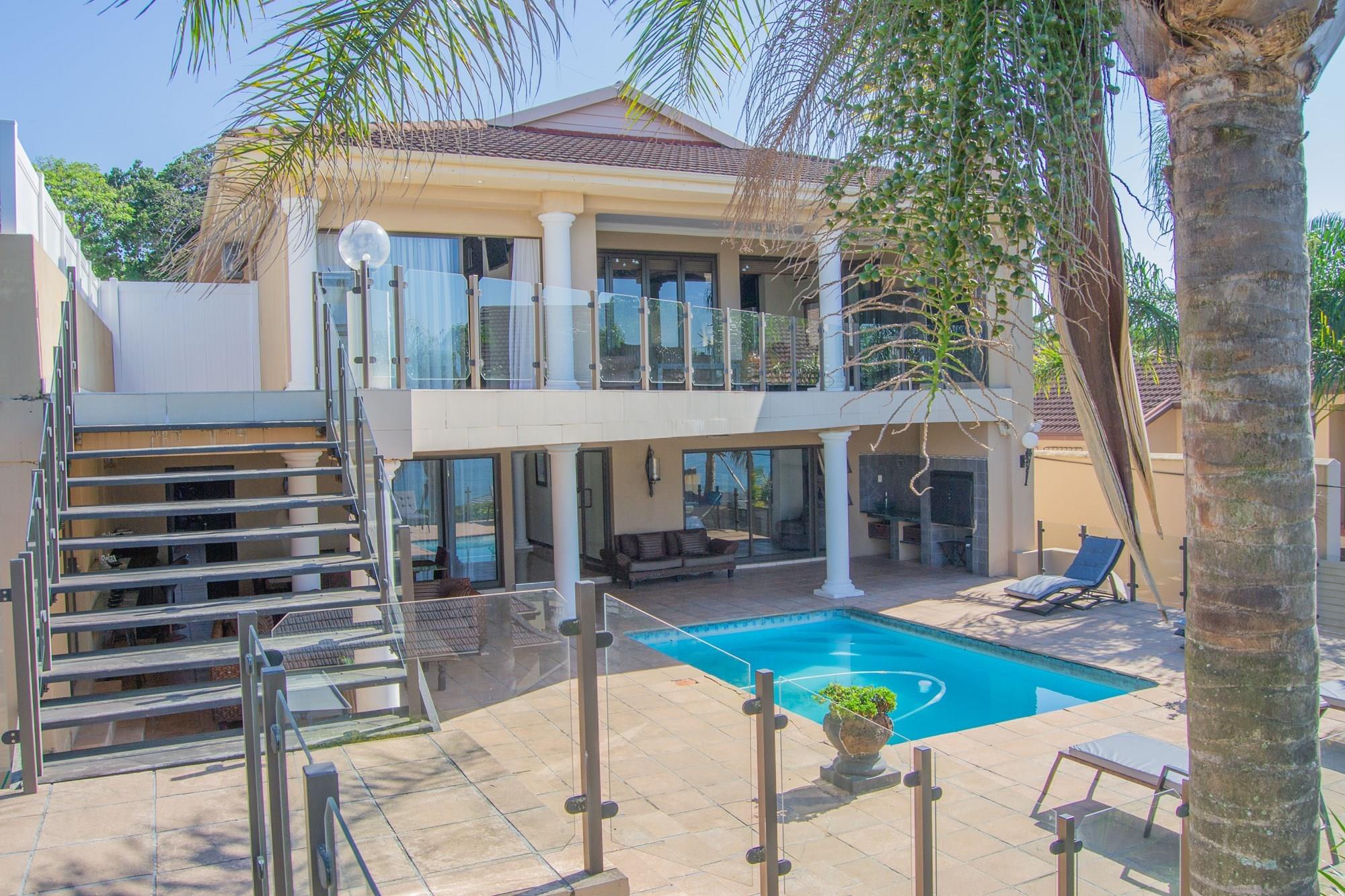 Uvongo. Modern Luxury Home Close To the Beach