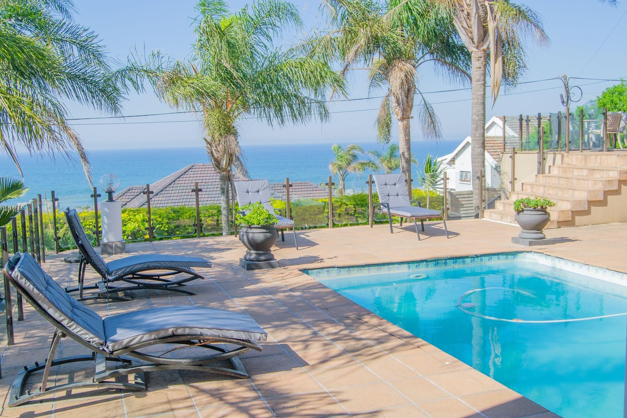 Uvongo. Modern Luxury Home Close To the Beach