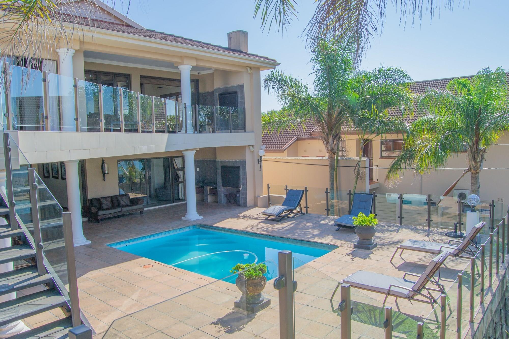 Uvongo. Modern Luxury Home Close To the Beach
