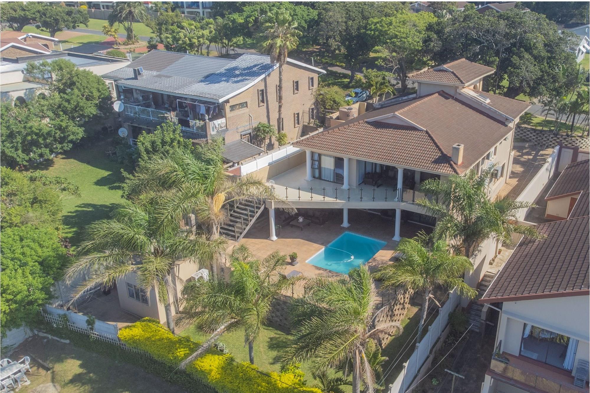Uvongo. Modern Luxury Home Close To the Beach
