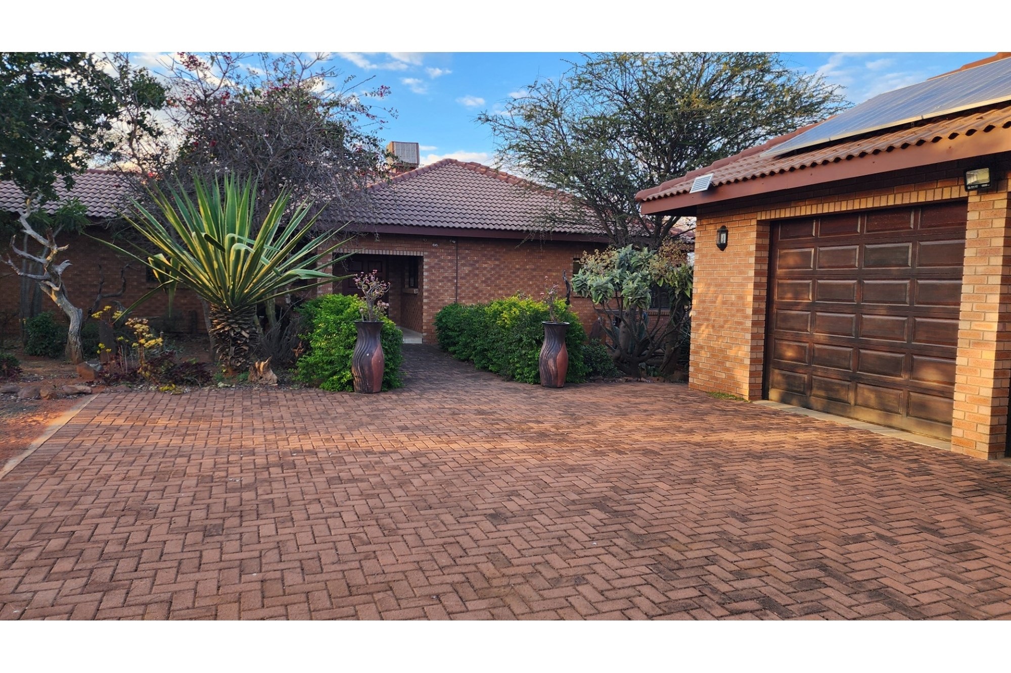 Verloren Estate - 3 Bedroom home with heated swimming pool - entertainer's dream - PET FRIENDLY