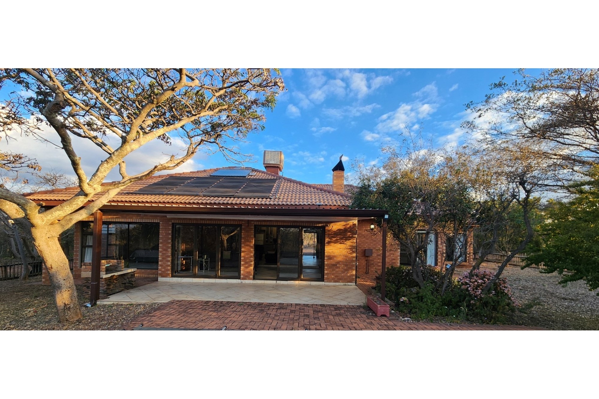 Verloren Estate - 3 Bedroom home with heated swimming pool - entertainer's dream - PET FRIENDLY