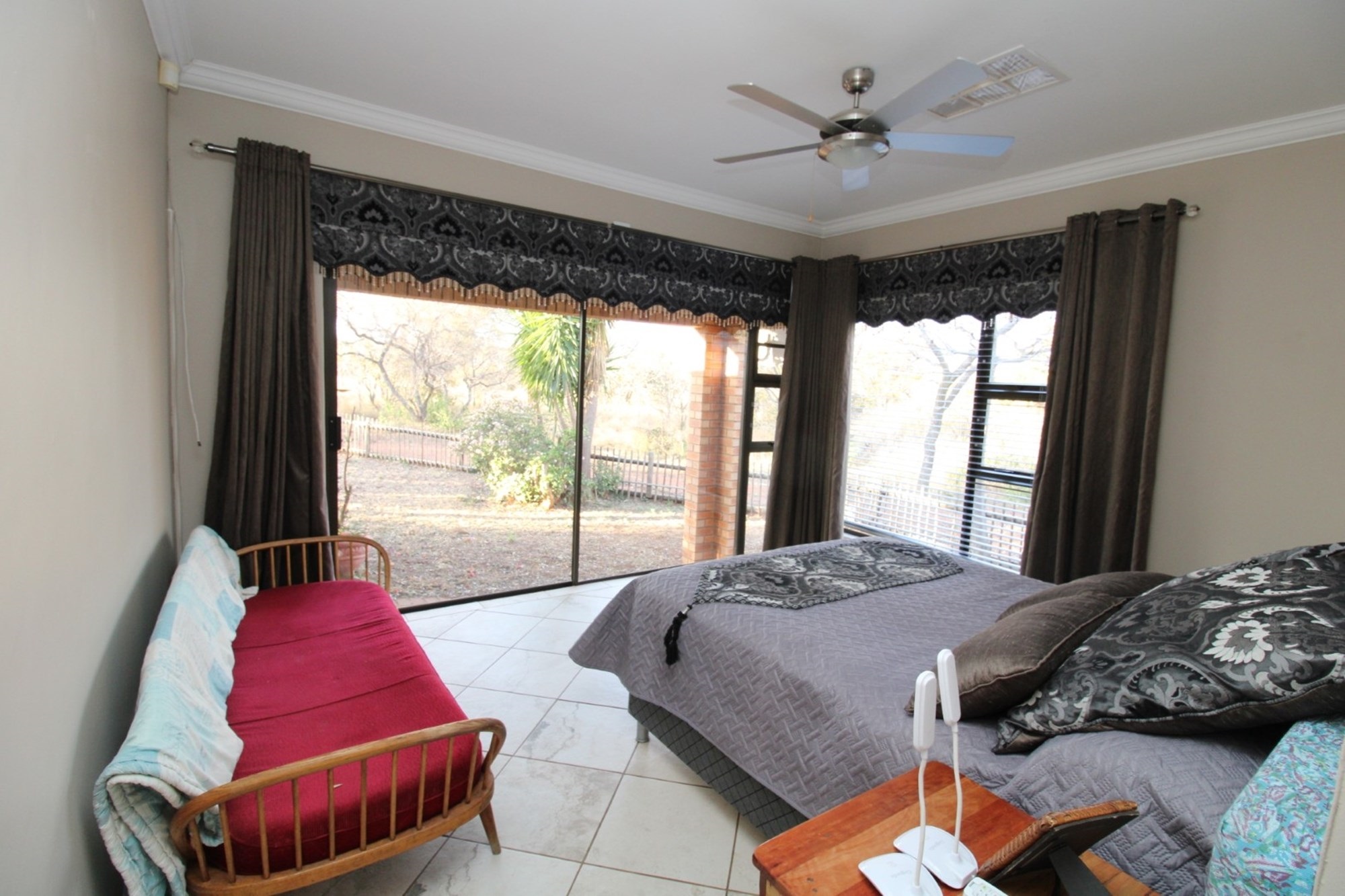 Verloren Estate - 3 Bedroom home with heated swimming pool - entertainer's dream - PET FRIENDLY