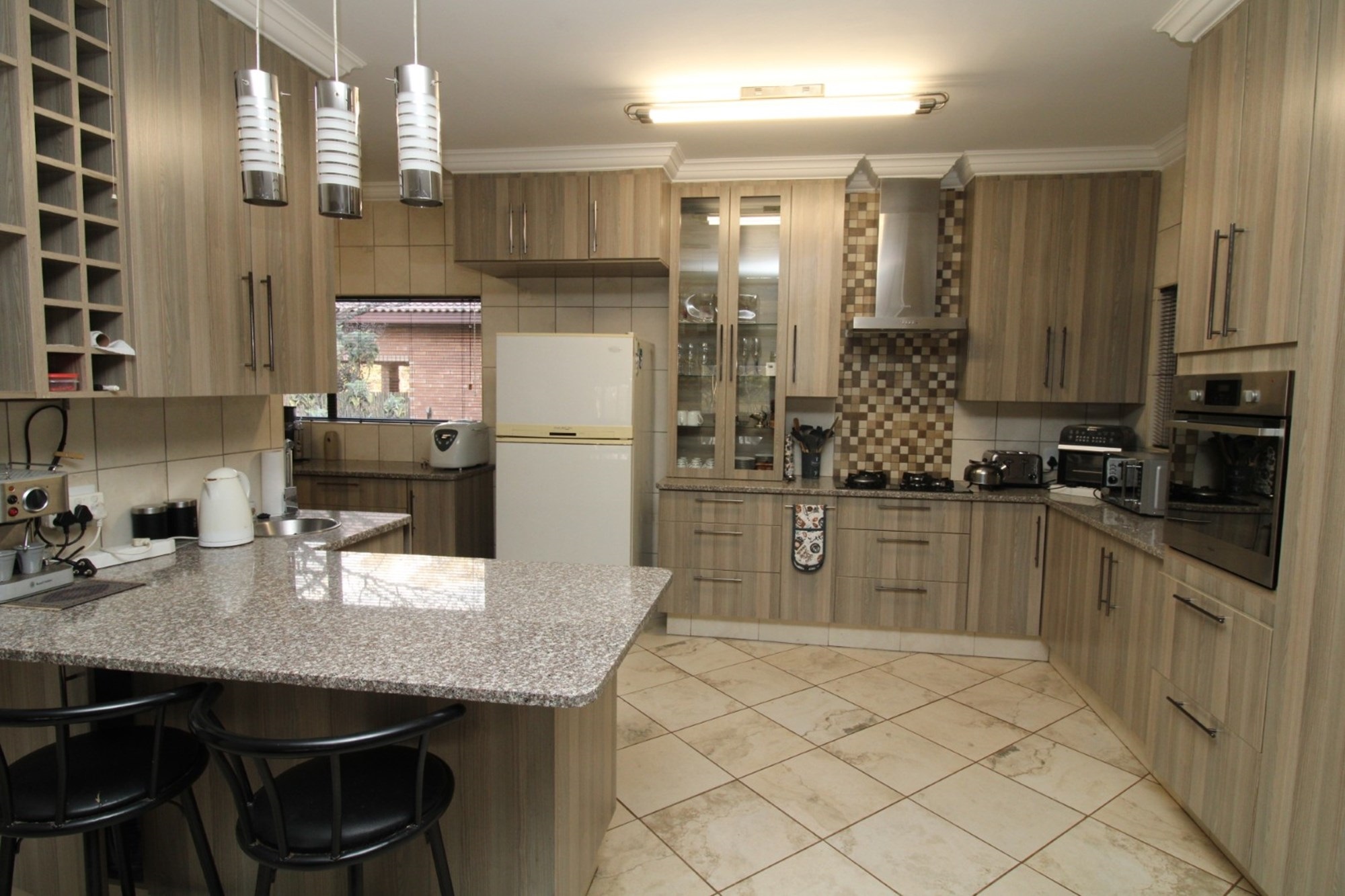 Verloren Estate - 3 Bedroom home with heated swimming pool - entertainer's dream - PET FRIENDLY