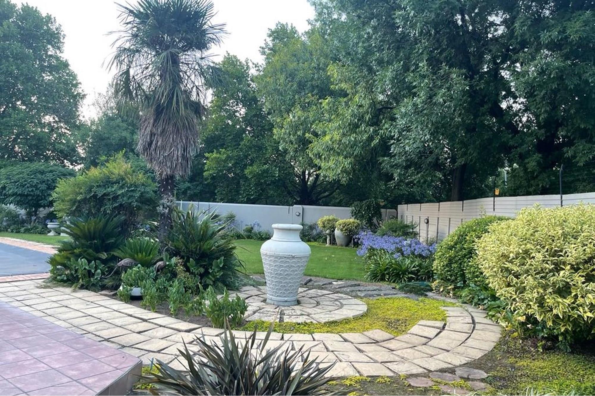 Located in a perfect area!!!