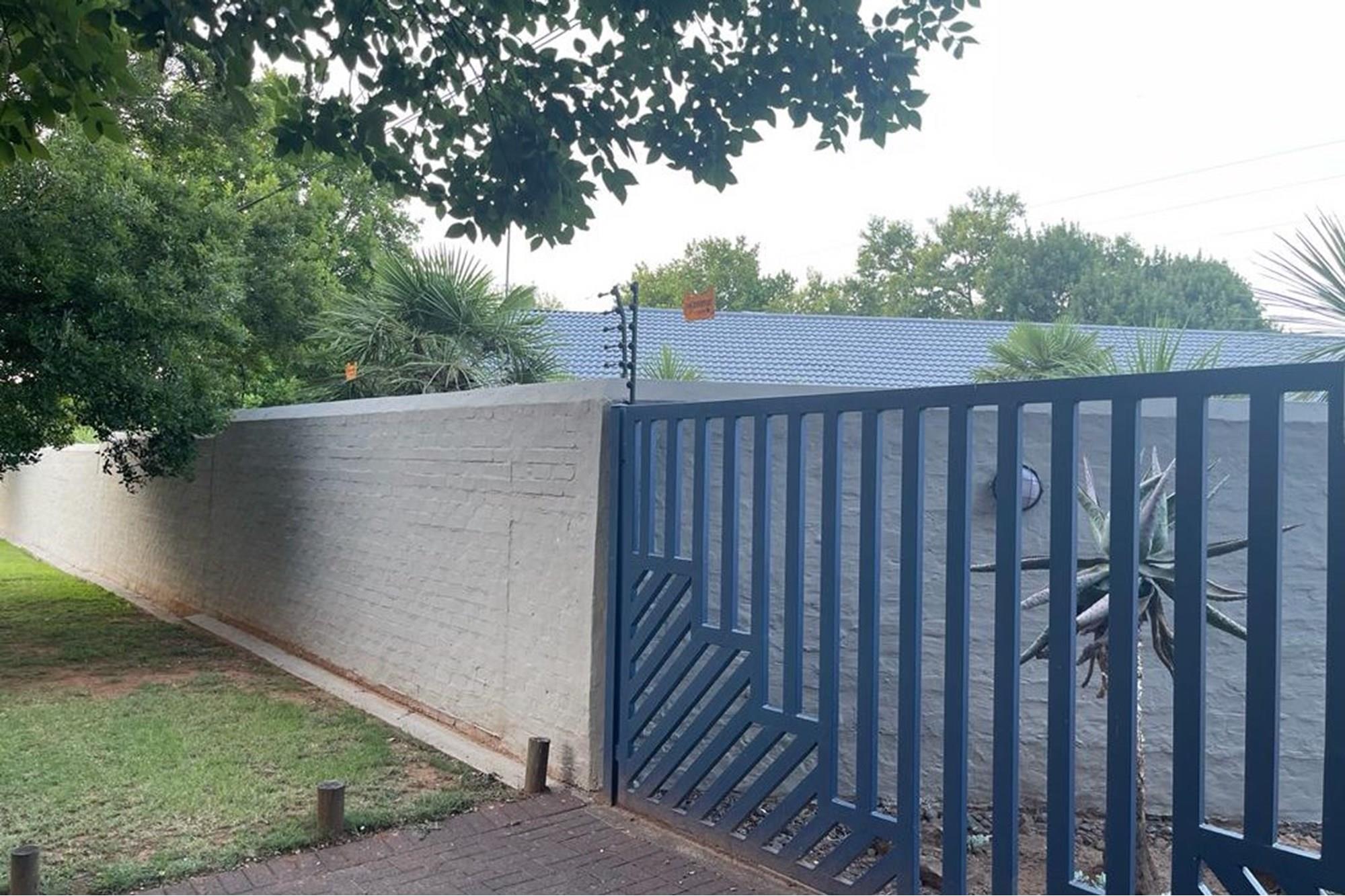 Located in a perfect area!!!