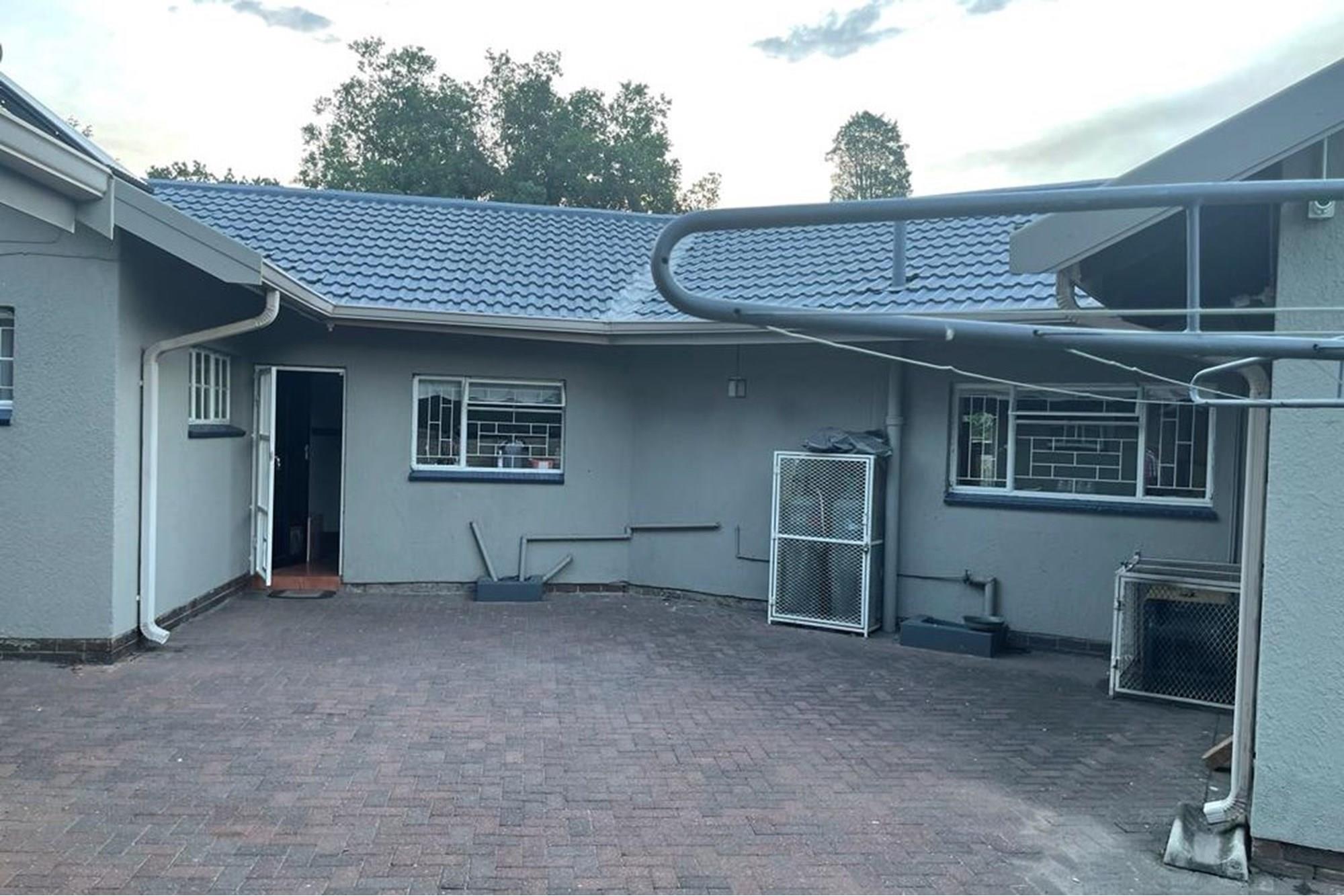 Located in a perfect area!!!
