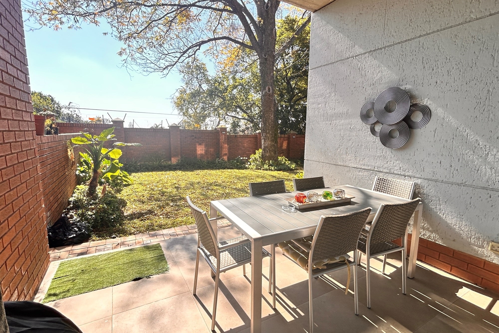 Modern Garden Apartment on the border of Waterkloof and Nieuw Muckleneuk
